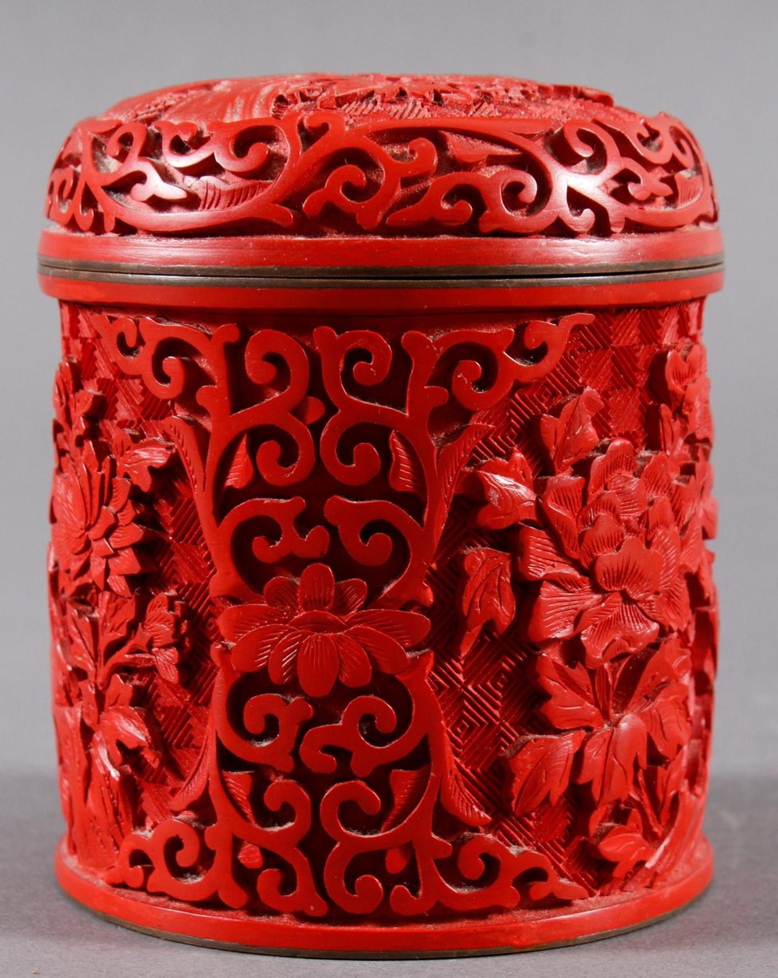 Deckeldose aus rotem Schnitzlack, China 20. Jahrhundert - Image 4 of 14