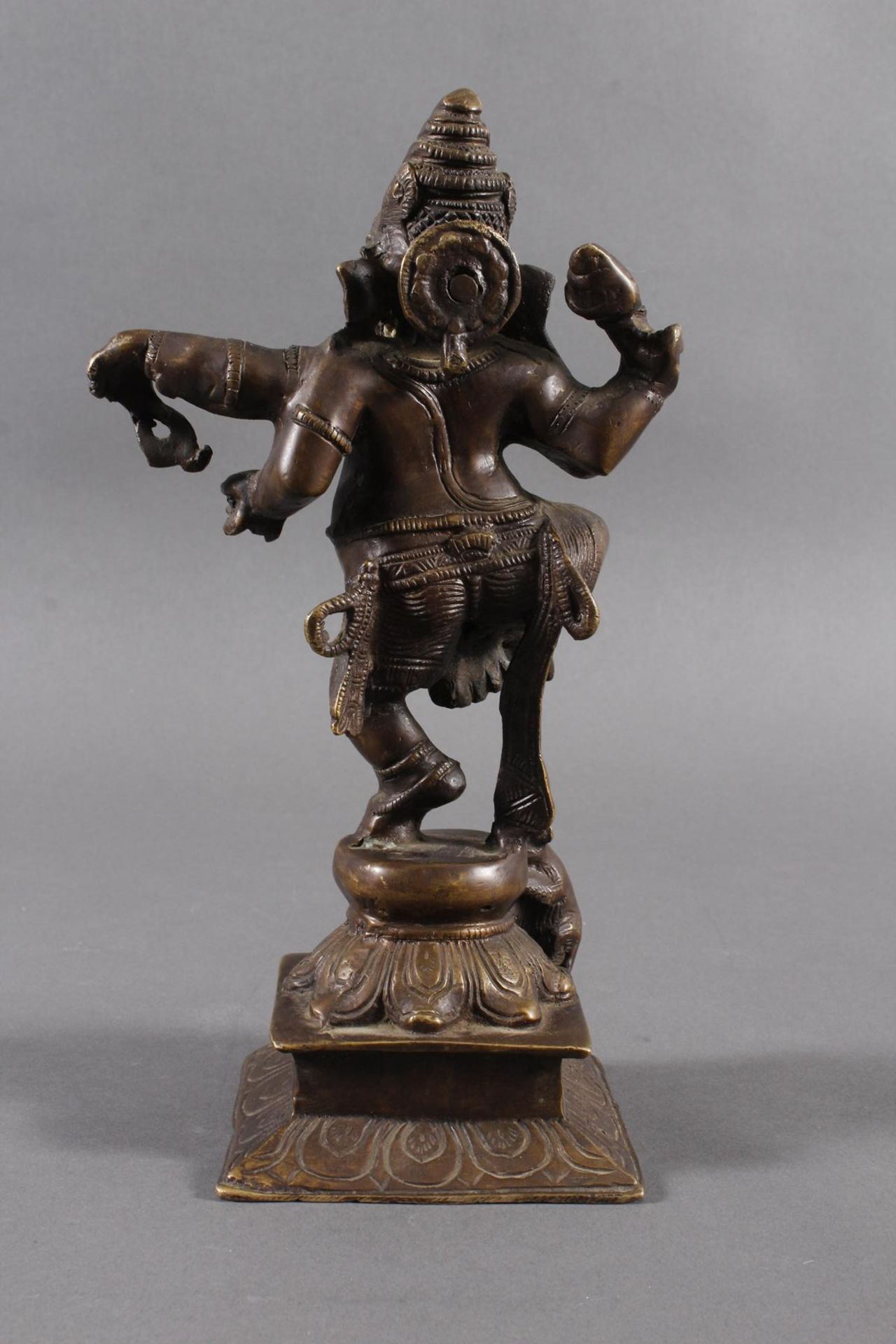 Bronze des tanzenden, vierarmige Ganesha, Südindien, Anfang 20 Jahrhundert - Bild 13 aus 16