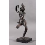 Bronze einer indischen Tänzerin auf schwarzem Marmorsockel, Südindien Anfang 20. Jahrhundert</b