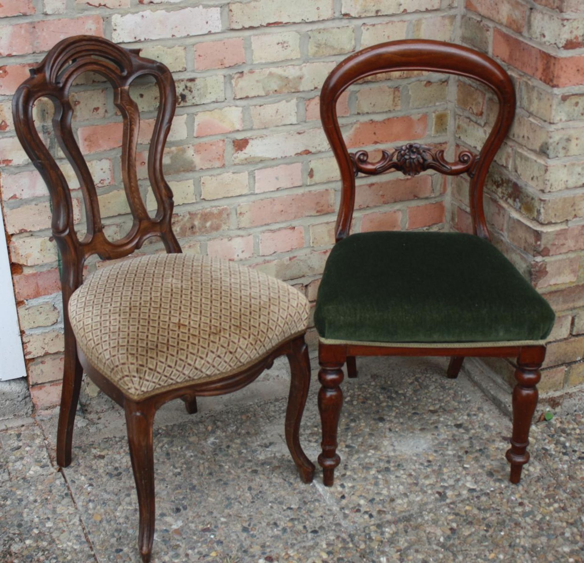 2 unterschiedliche Stühle, Barock und Biedermeier