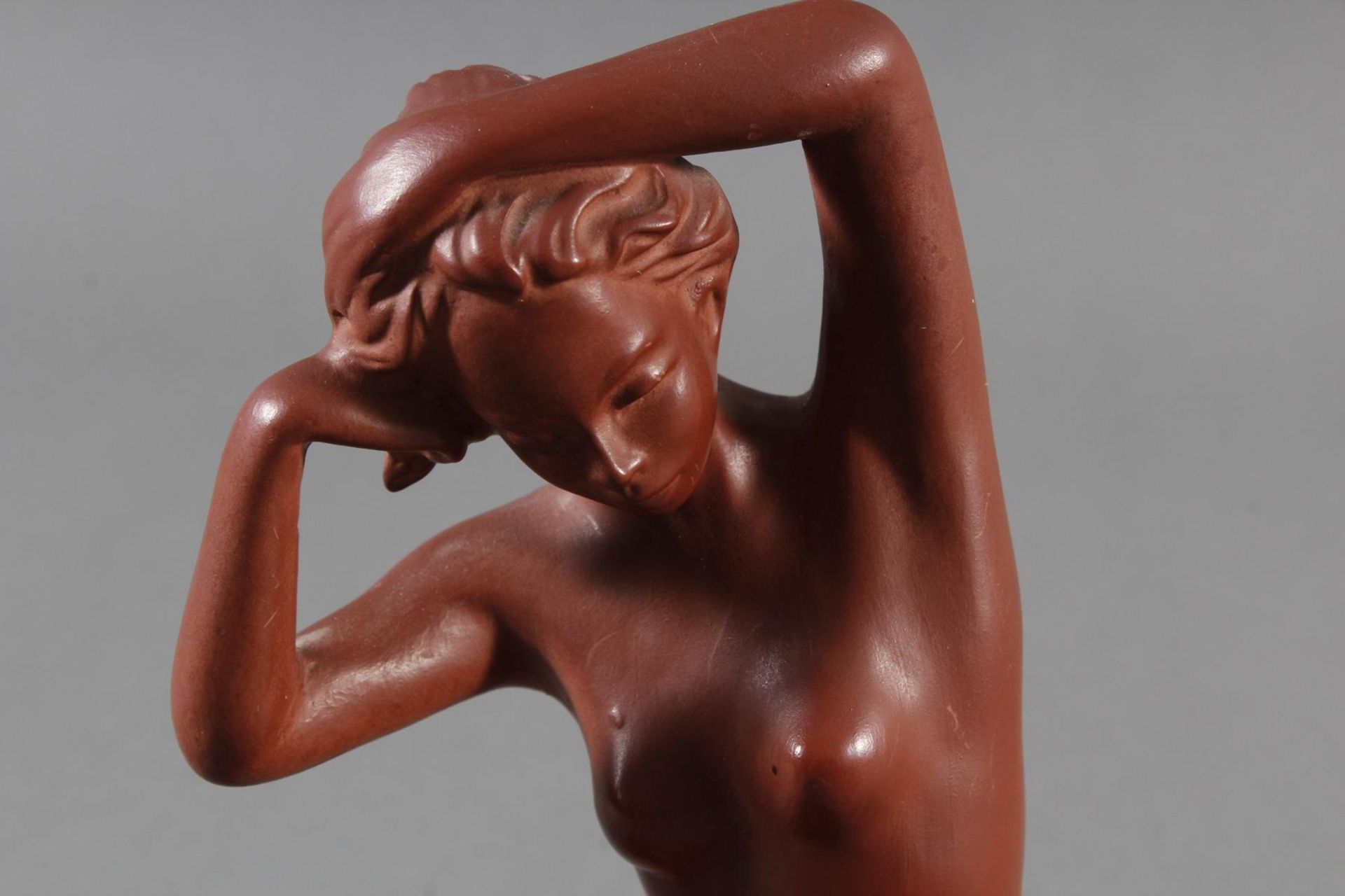 Cortendorf Keramikfigur, Kniender weiblicher Akt - Bild 3 aus 12