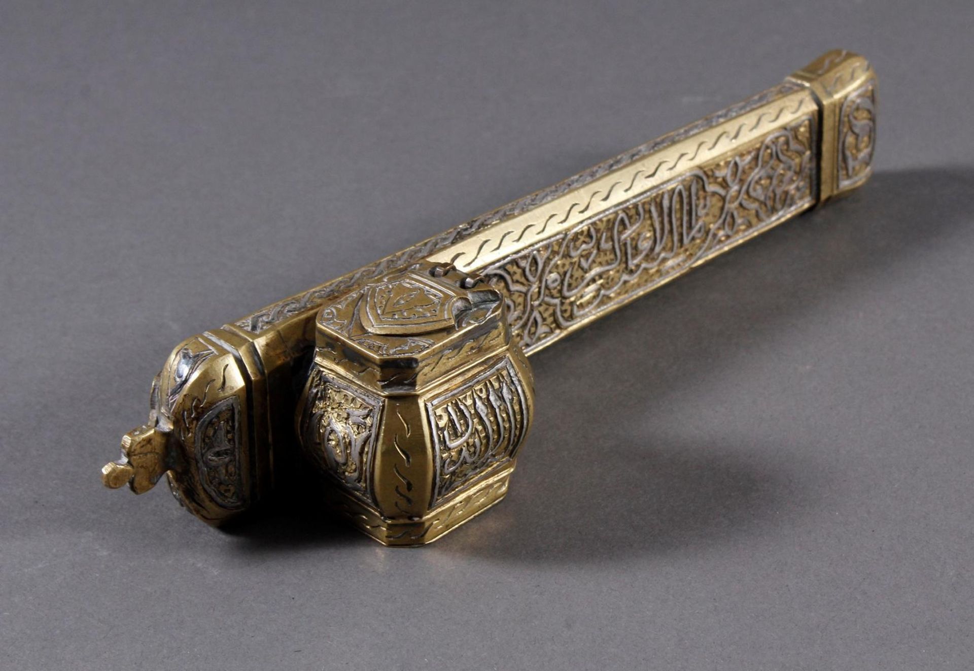 Silbertauschiertes Schreibset aus Messing, osmanisch 1. Hälfte 19 Jahrhundert