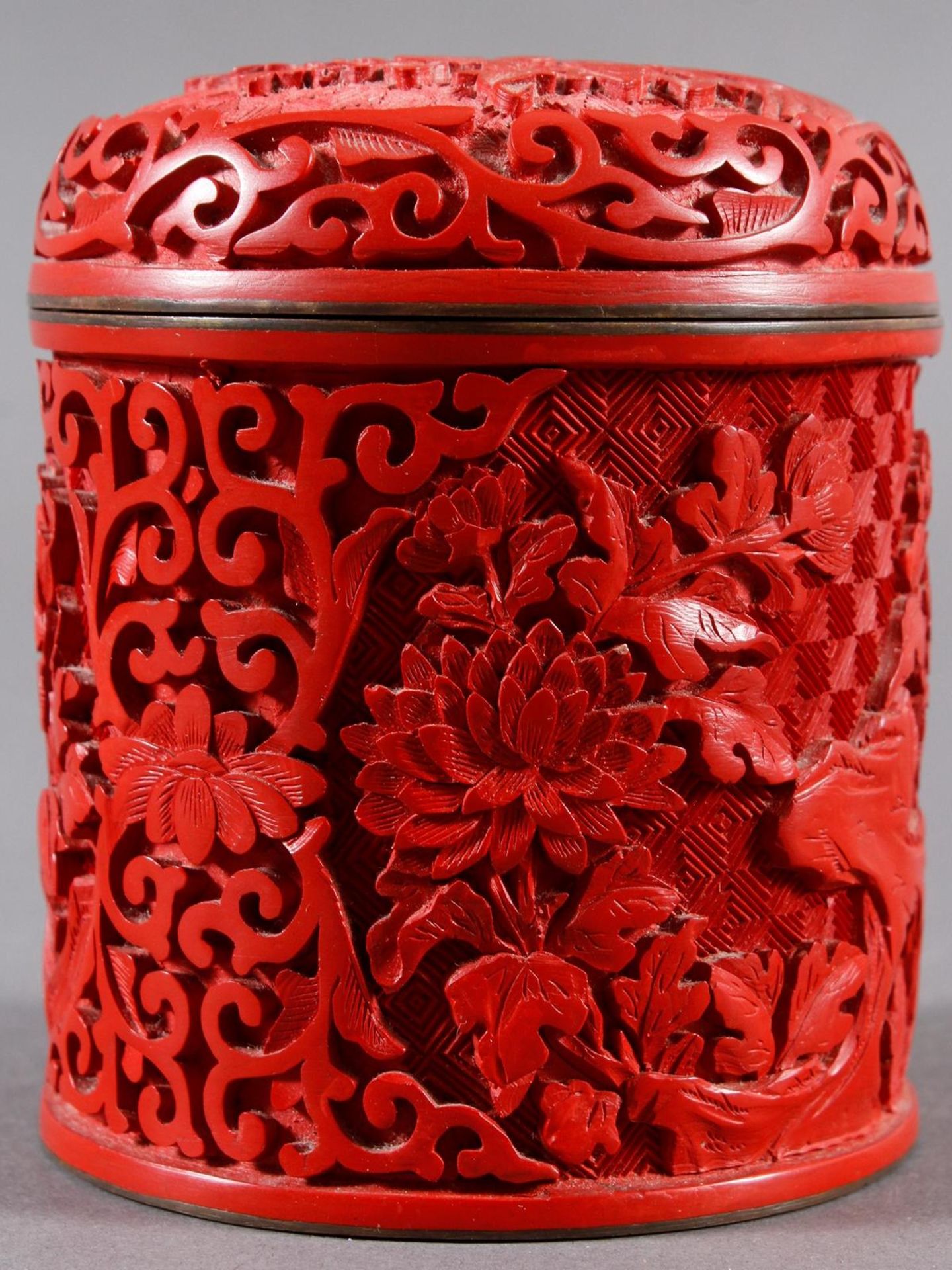 Deckeldose aus rotem Schnitzlack, China 20. Jahrhundert - Image 7 of 14