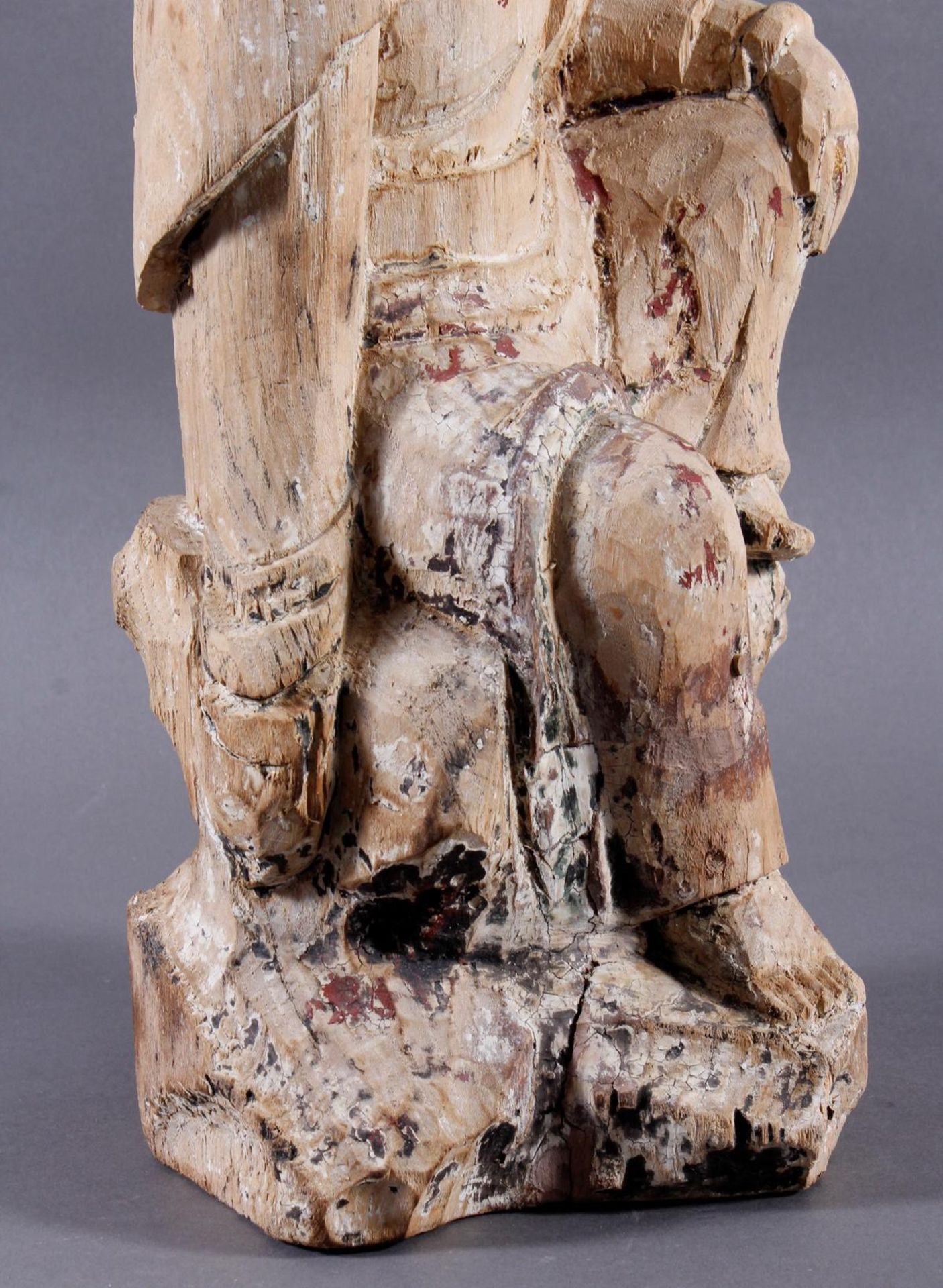 Bodishattva auf Felsen sitztend ,Holzskulptur, China 19. / 20. Jahrhundert - Image 10 of 23