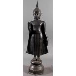 Darstellung des stehenden Buddha, Burma Anfang 20. Jahrhundert