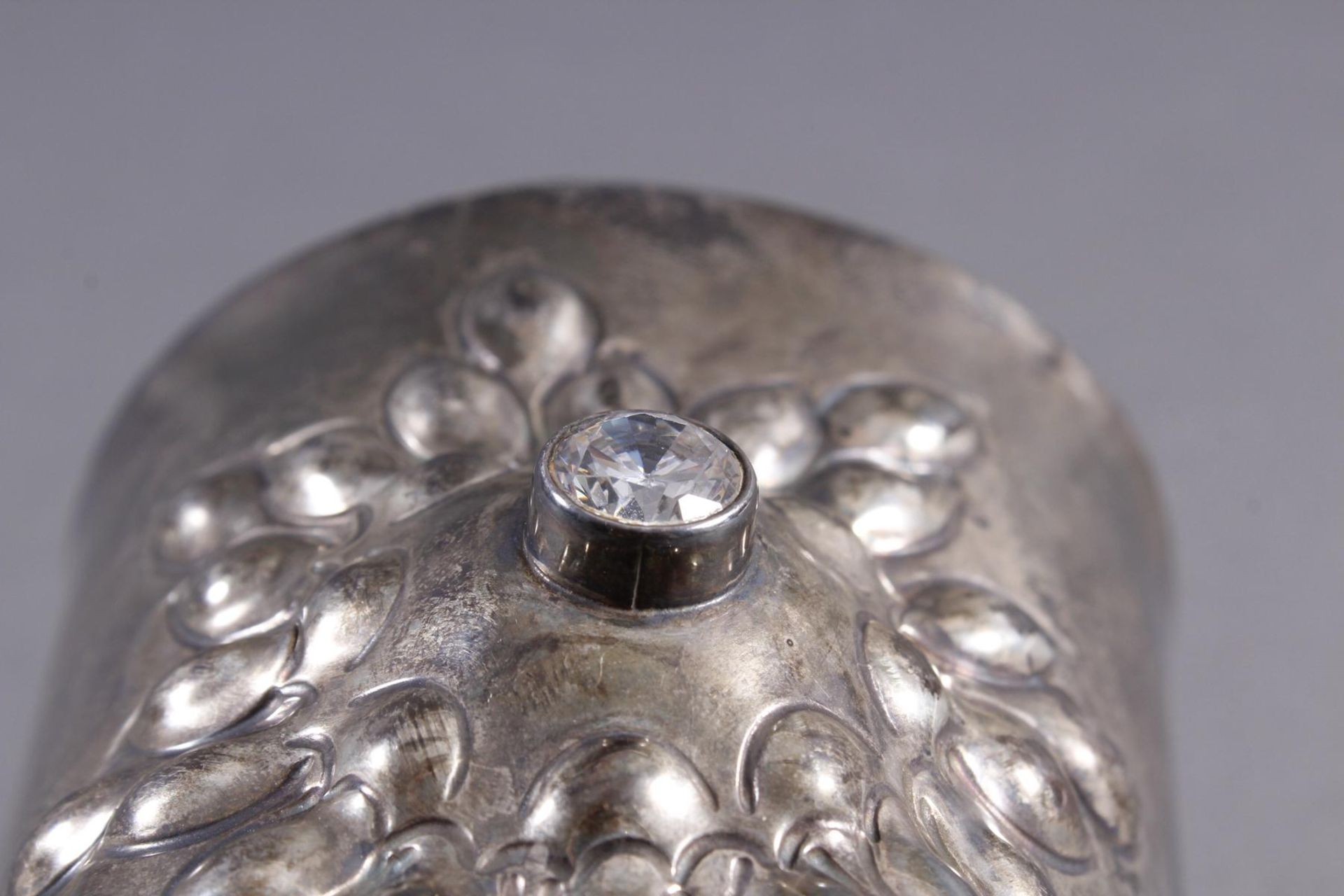 Silberner Armreif mit Zirkonia im Diamantschliff - Bild 6 aus 15