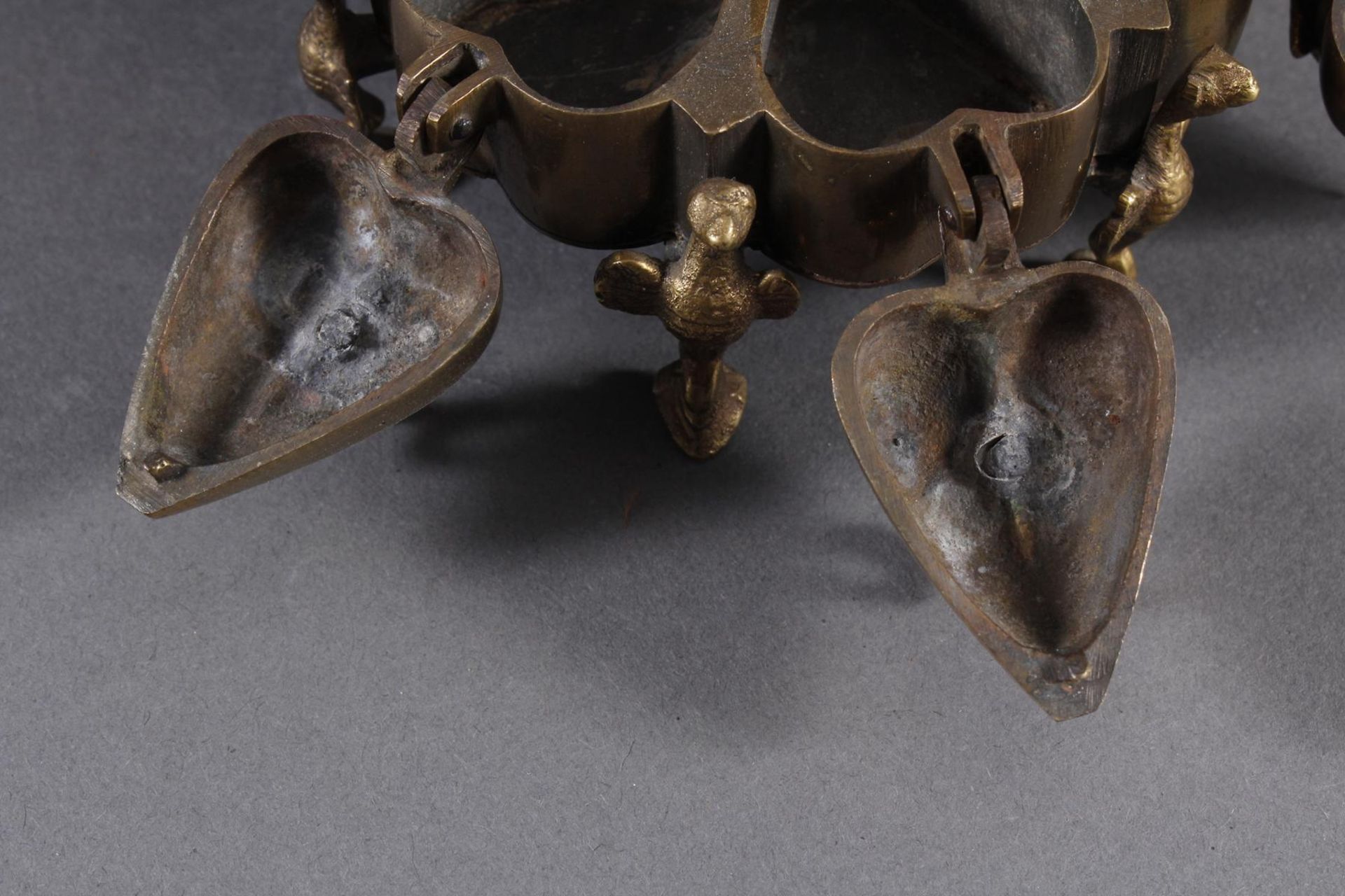 Bronze. Schminkkästchen mit 6 Herzförmigen Behältnissen, Indien 20. Jahrhundert - Bild 10 aus 14