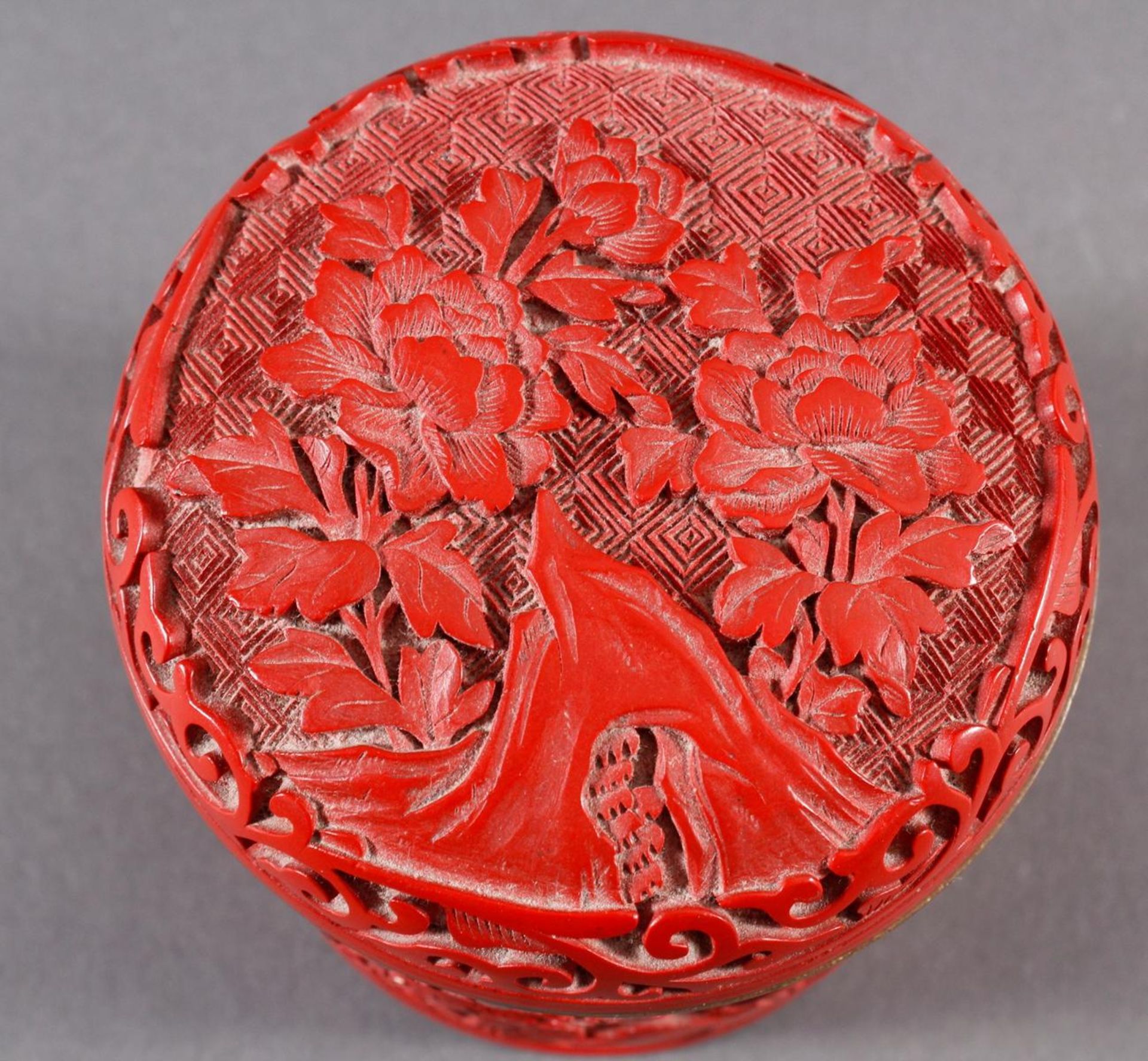 Deckeldose aus rotem Schnitzlack, China 20. Jahrhundert - Image 9 of 14