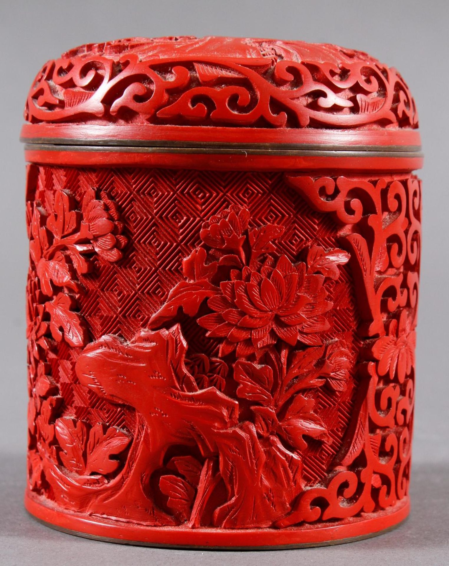 Deckeldose aus rotem Schnitzlack, China 20. Jahrhundert - Image 6 of 14