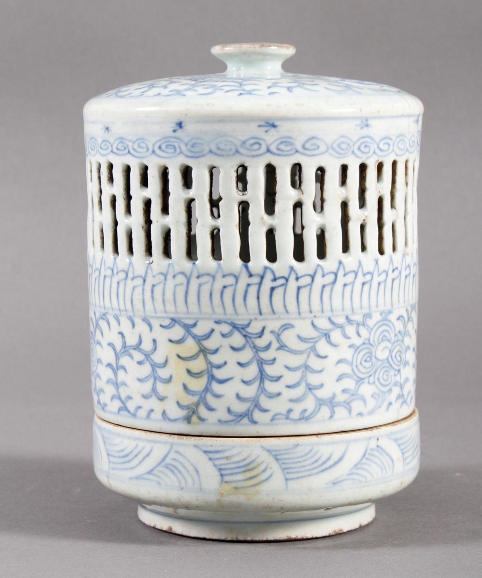 Porzellan-Licht bzw. Räuchergefäß, China, 18. Jahrhundert