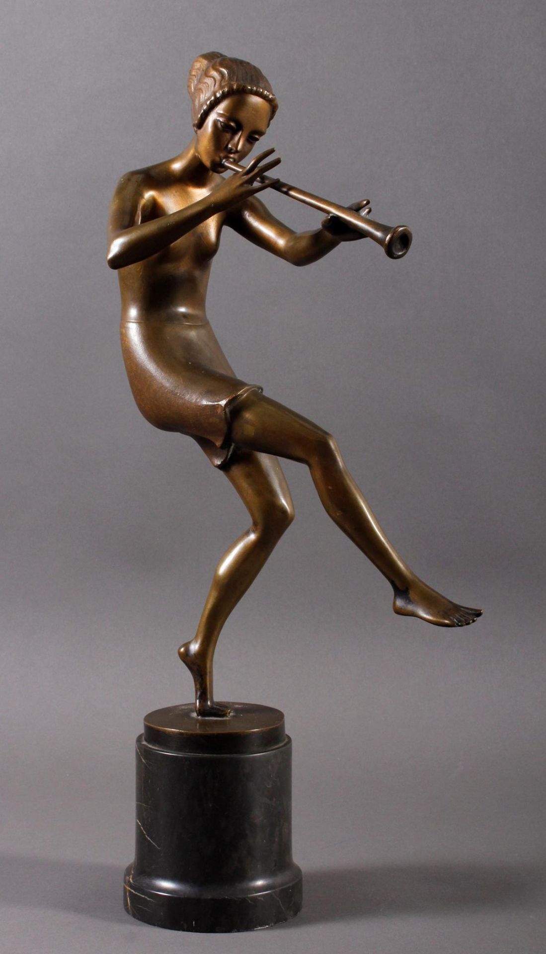 Tanzende Flötenspielerin, Bronze, Deutschland um 1920