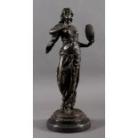 Bronzefigur Orientalische Tamburintänzerin, fein ausgearbeitete Darstellung Frankreich 20. Jahrh