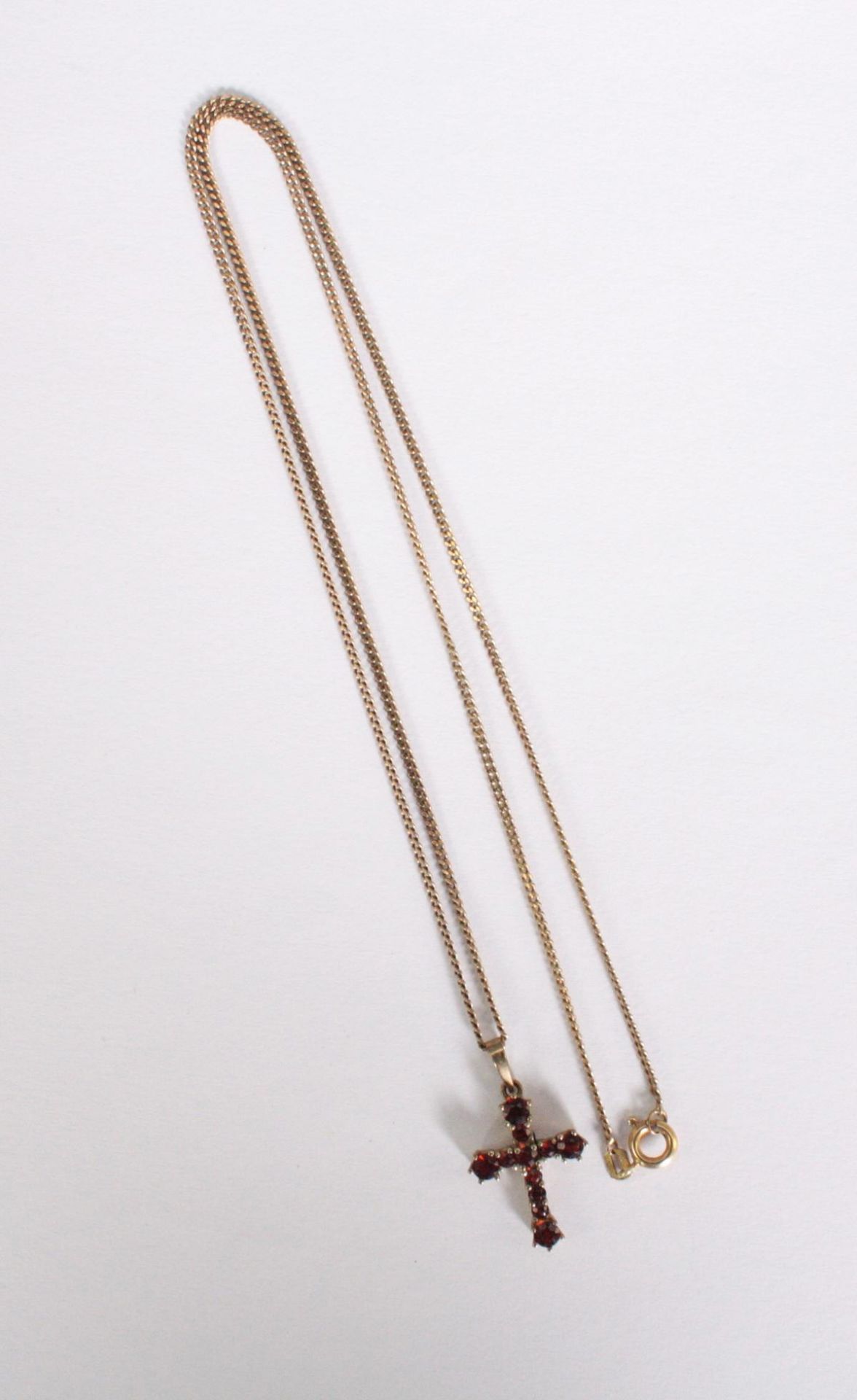 Halskette mit Kreuzanhänger, 8 Karat Gelbgold