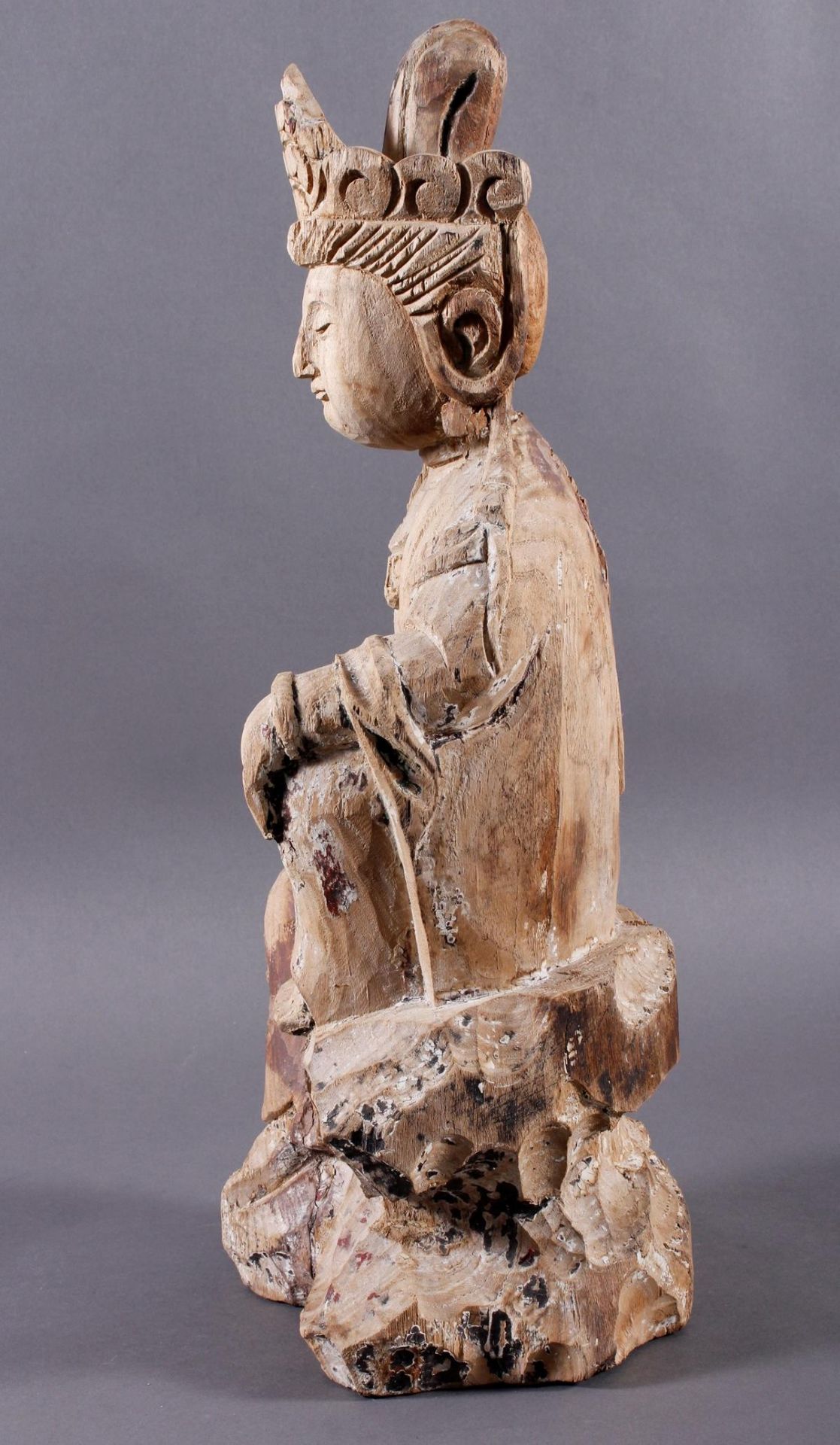 Bodishattva auf Felsen sitztend ,Holzskulptur, China 19. / 20. Jahrhundert - Image 18 of 23
