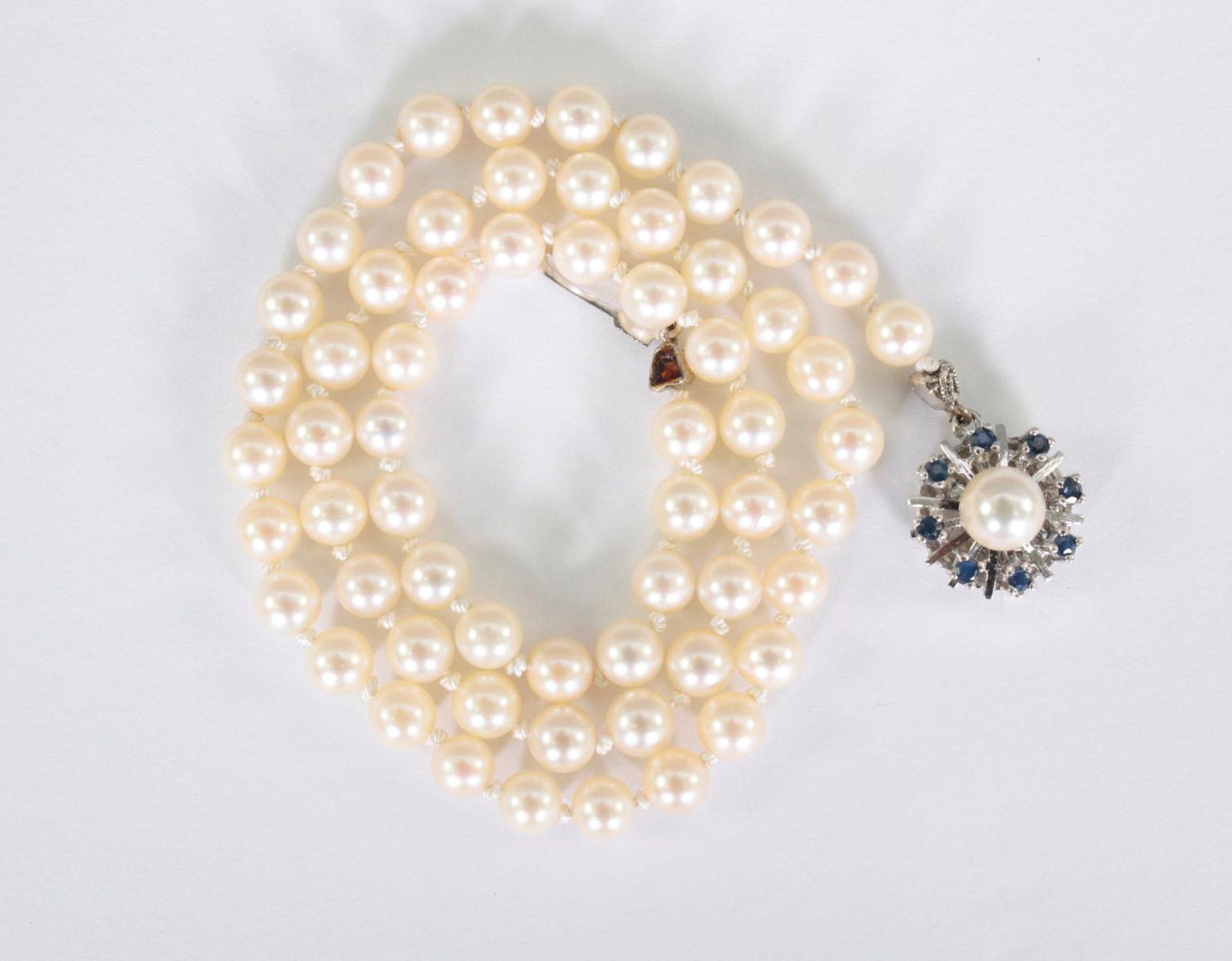 Perlenkette, Weißgoldverschluß mit Saphiren - Image 2 of 6