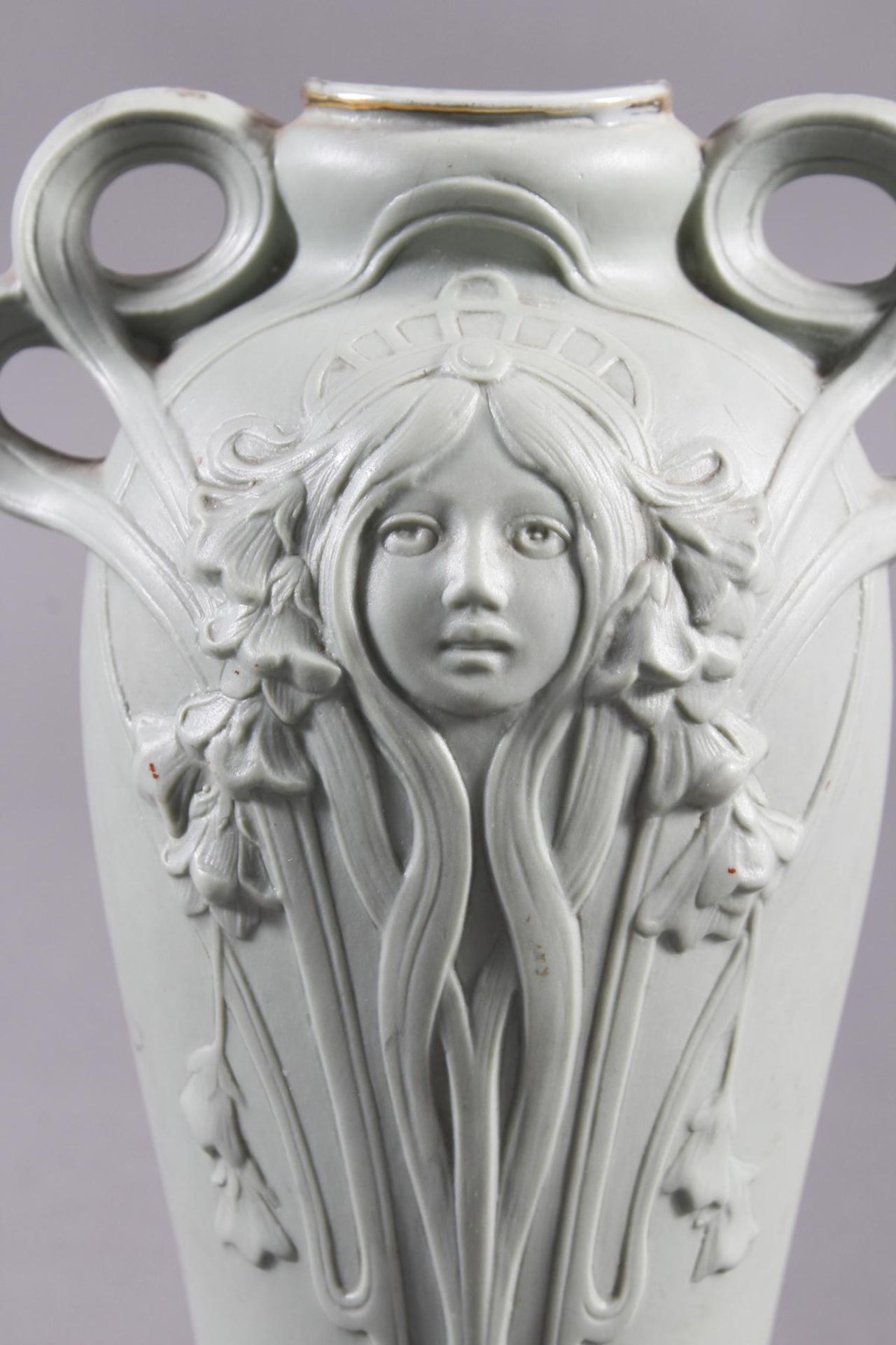 Jugendstil Buiskuittporzellanziervase, wohl Böhmen um 1900 - Bild 3 aus 5