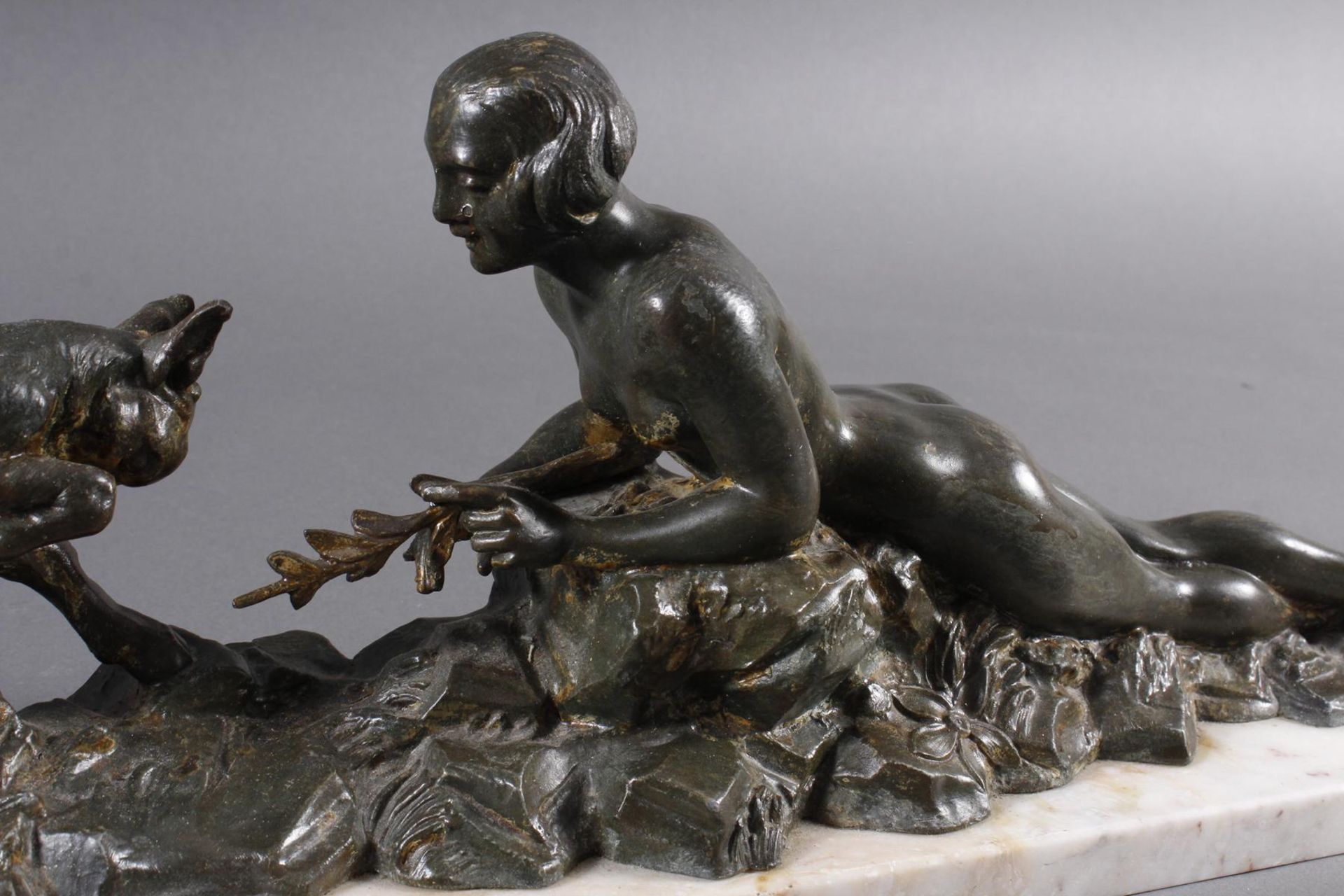 Régule Skulptur, Liegender Mädchenakt mit Zicklein, Frankreich um 1910 - Image 2 of 7