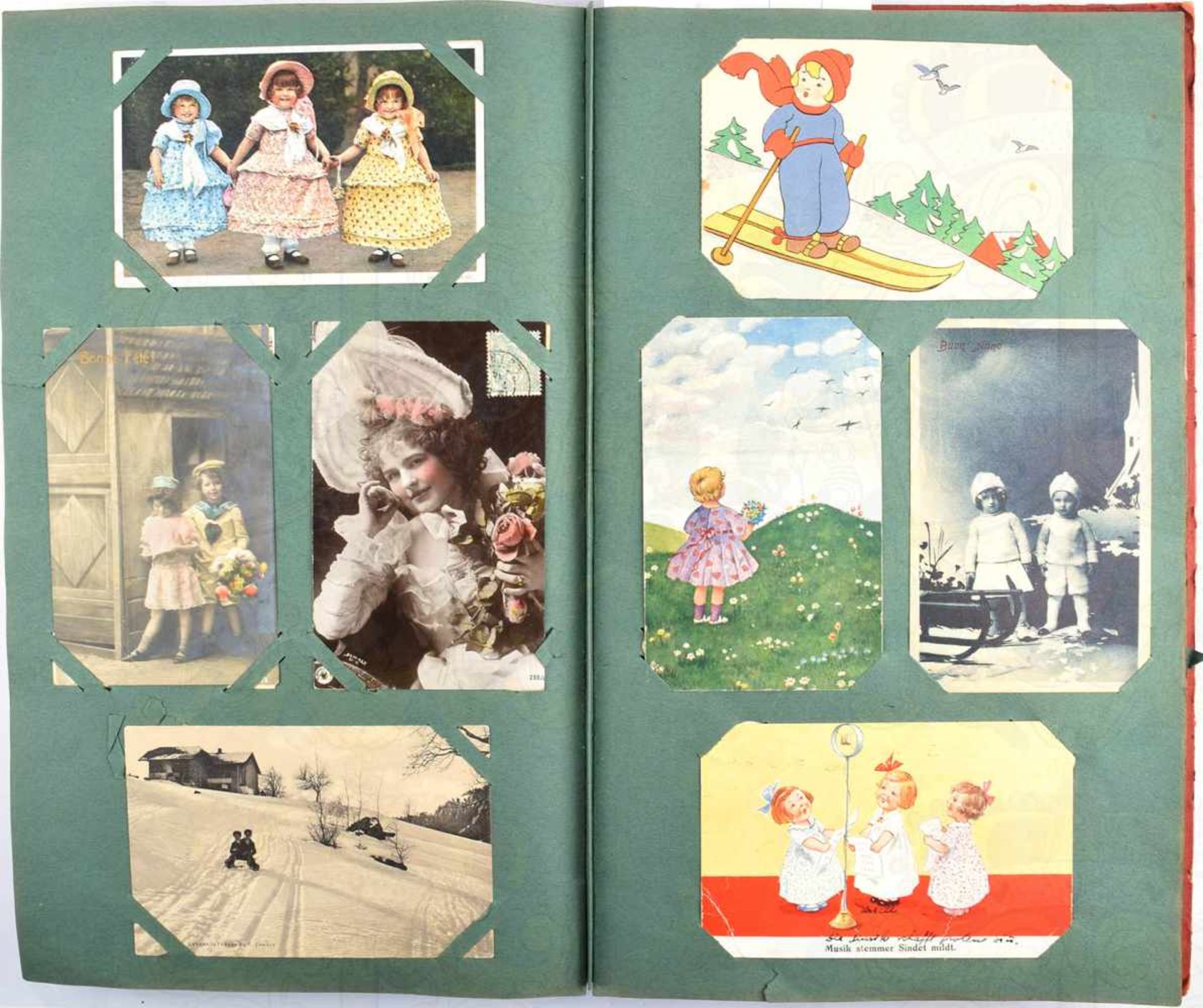 POSTKARTENALBUM, m. 528 gesteckten AK, Kinder, Damen, Herren, Glückwunsch, Kitsch etc.,