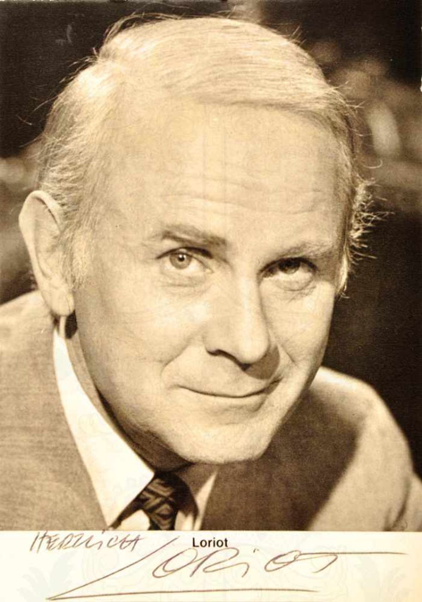 VON BÜLOW, BERNHARD-VIKTOR, „Loriot“, (1923-2011), dt. Regisseur, Schauspieler u. Satiriker,