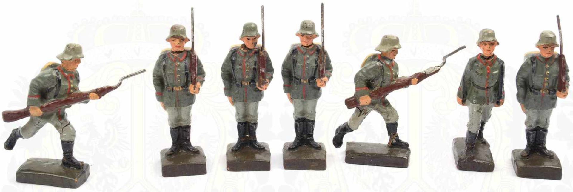 14 SOLDATENFIGUREN, Wehrmacht um 1936, 10 Mannschaften m. „Gewehr über“, davon 4 Stillgestanden u. 6 - Bild 3 aus 3