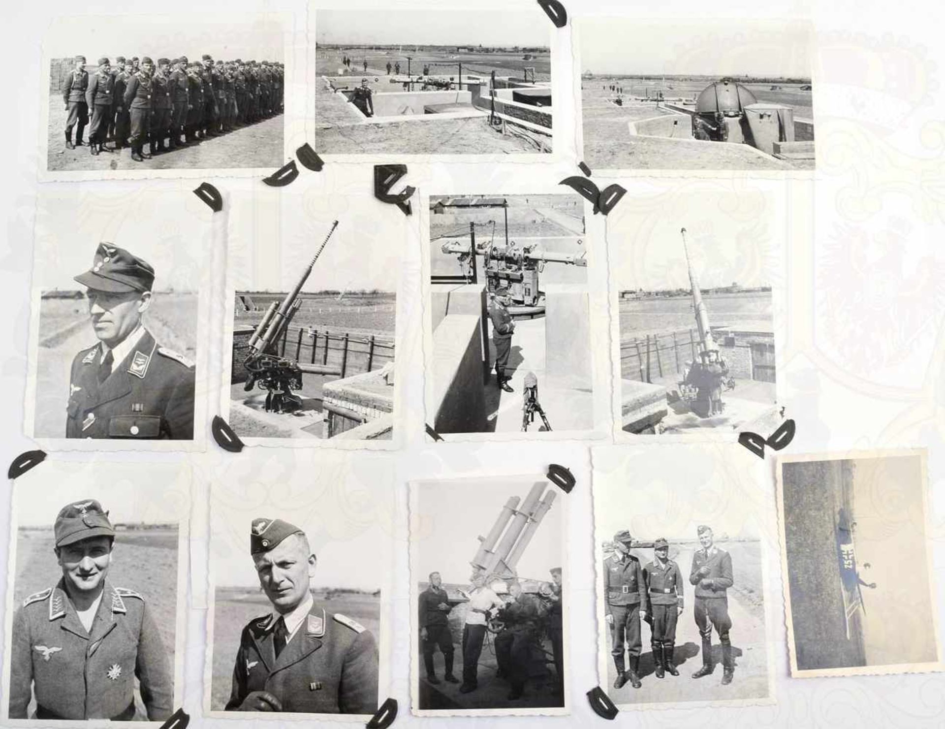 32 FOTOS FLAK-EINHEIT, 1943/1944, Offz., Uffz. u. Mannschaften, auch Flakhelfer, Entfernungs-