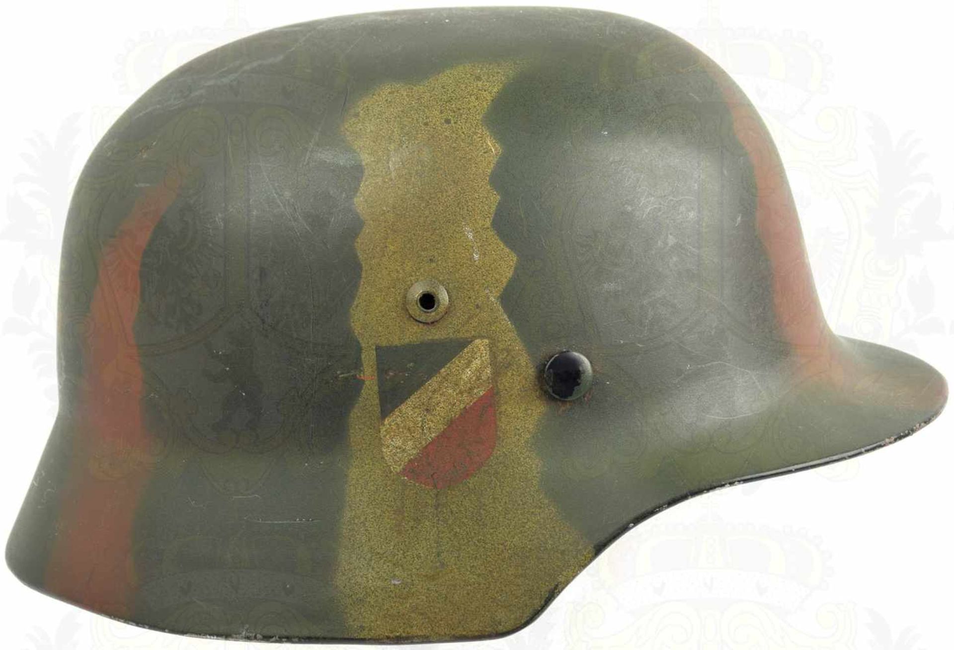 STAHLHELM 35, Sammleranfertigung, Glocke dunkelgrün/braun/ocker tarnfarben lackiert, Hoheitsadler u. - Image 3 of 4