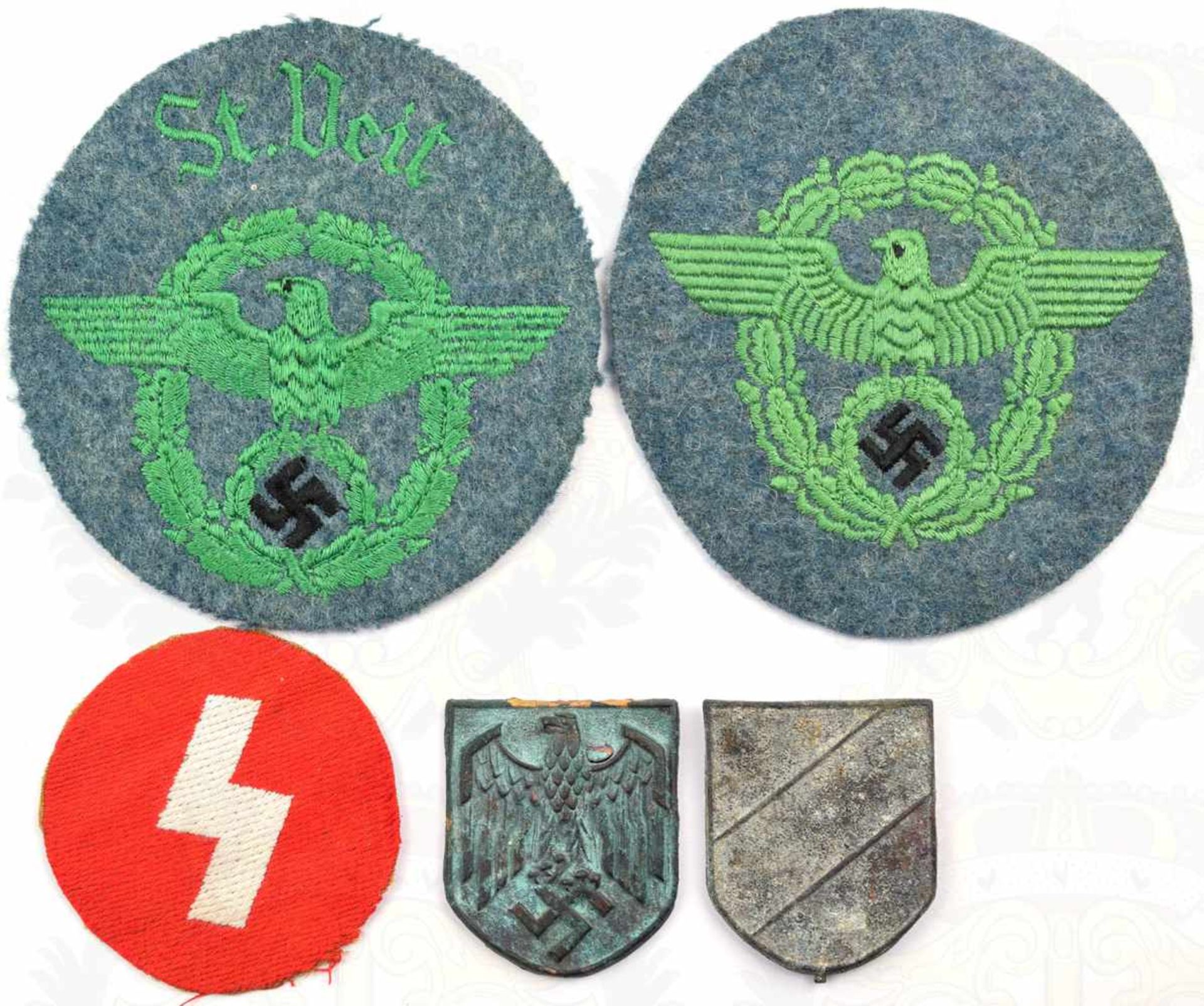 4 EFFEKTEN, 2 Ärmelabzeichen Ordnungspolizei, 1x bez. „St. Veit“; Ärmelabzeichen HJ-Feldscher,