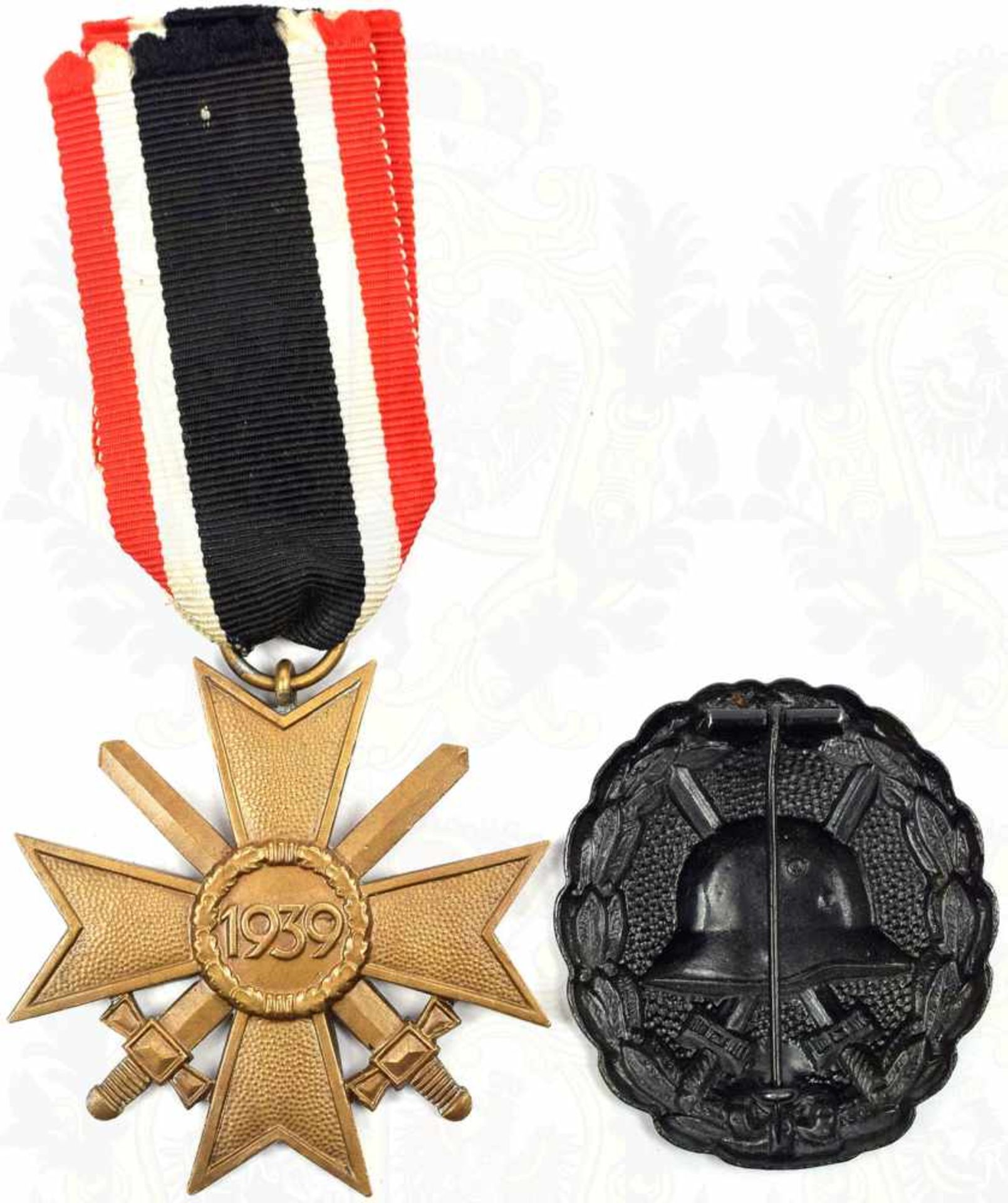 2 EHRENZEICHEN: KVK 2. Klasse m. Schwertern, Bronze, am Band; Verwundetenabz. in Schwarz 1918, - Bild 2 aus 2