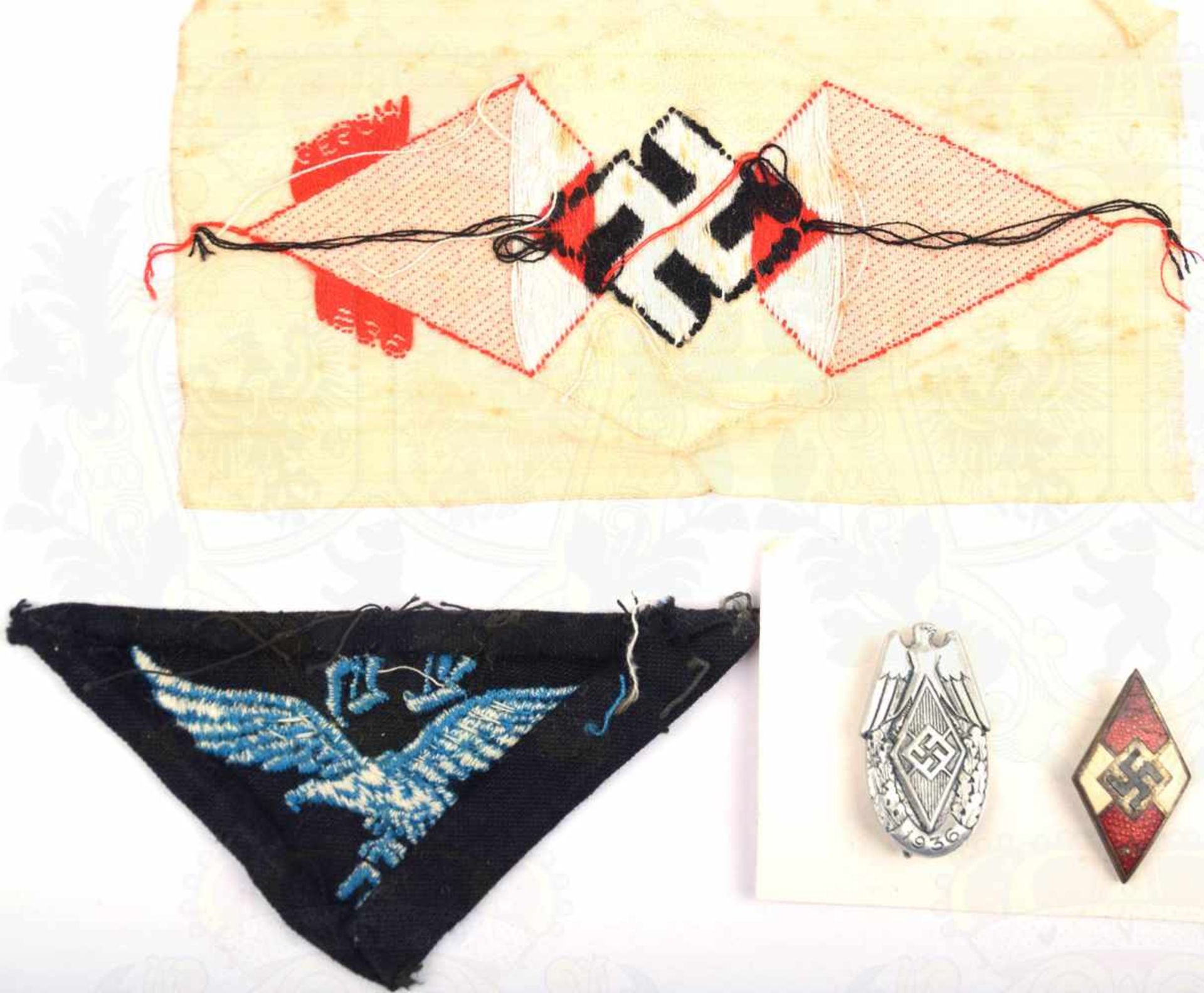 NACHLASS HITLERJUNGE, v. Bann 226; Besitzzeugnis HJ-Schießabzeichen 1943; Ärmelraute; Ärmelabzeichen - Bild 2 aus 2