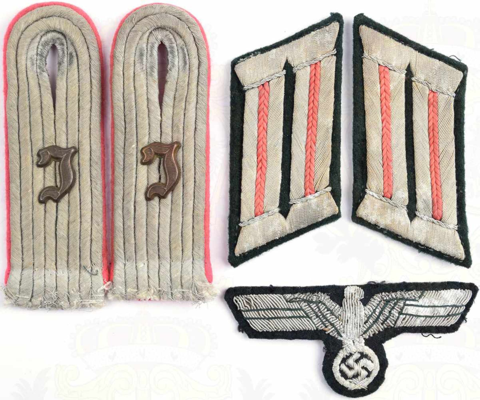 KONVOLUT UNIFORMEFFEKTEN LEUTNANT: Paar Schulterstücke Panzer-Lehrregiment, rosafarb. Unterfutter,
