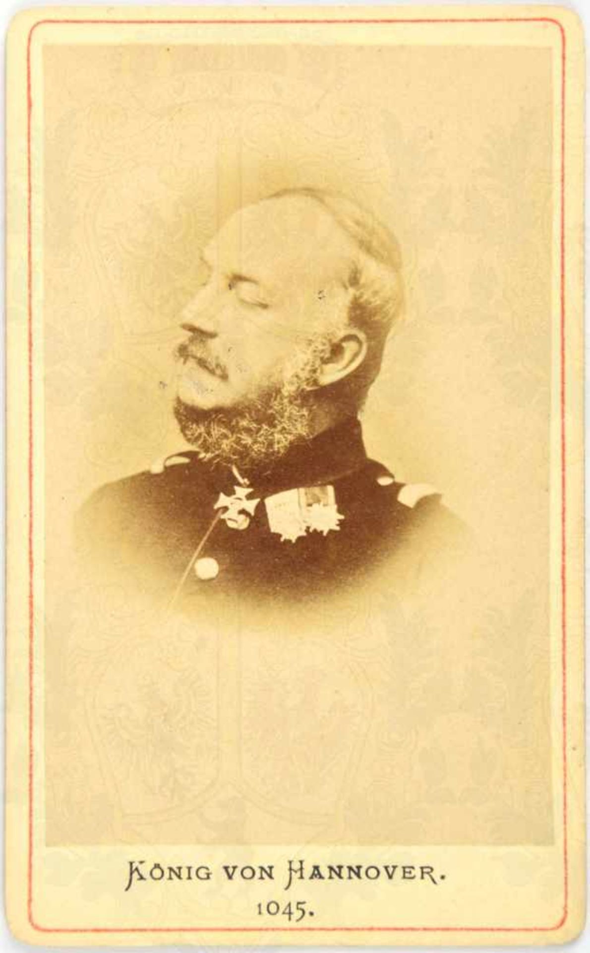 VISITFOTO KÖNIG GEORG V. VON HANNOVER, Halbportr. in Uniform m. Guelphenorden, Ernst August Orden u.