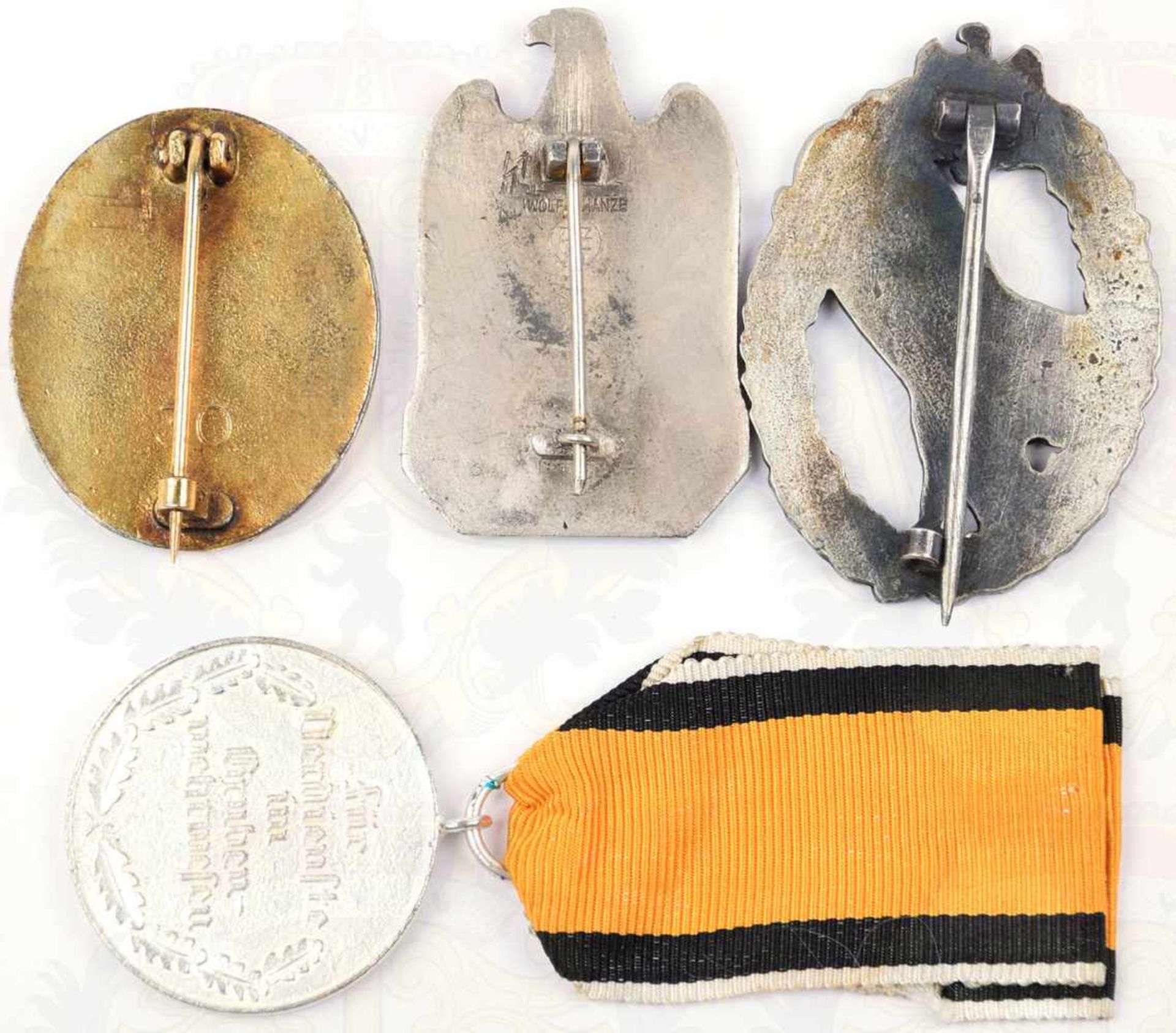 4 EHRENZEICHEN, Sammleranfertigungen, Grubenwehr-Ehrenzeichen 1938, am Band; Verwundetenabzeichen in - Bild 2 aus 2