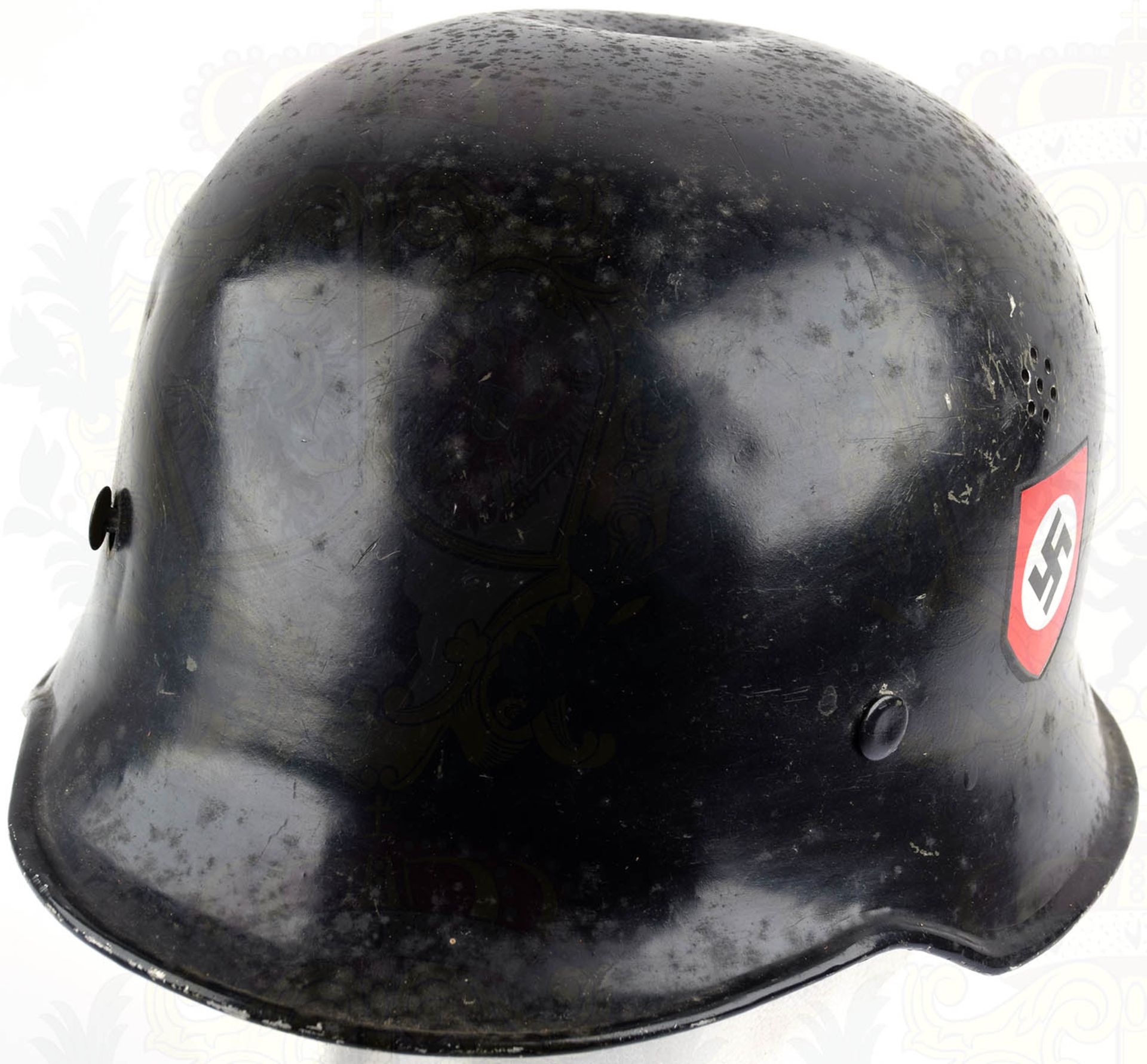 FEUERSCHUTZHELM 1934, Alu, schwarz lackiert, je 2 Lüftungssiebe, ergänzte Embleme, einige kleine