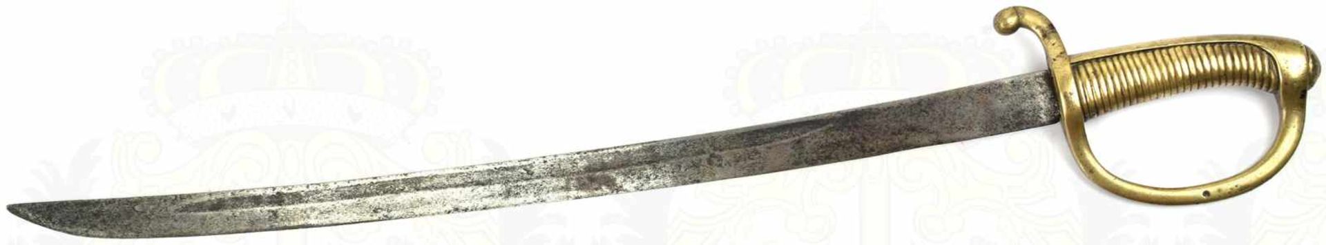 SABRE BRIQUE, leicht gekrümte Klinge m. undeutl. Herst.-Punze, L. 65cm, narbig u. geputzt, Messing- - Bild 3 aus 3