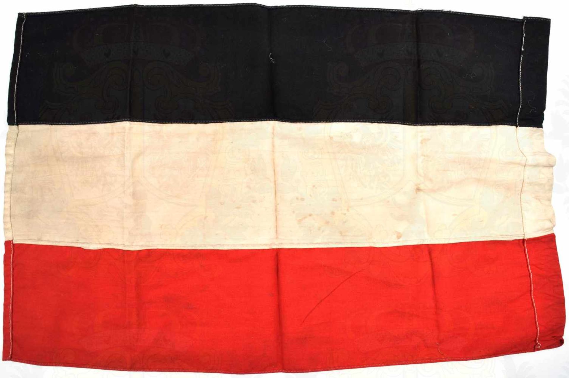 NATIONALFAHNE, schwarz/weiß/rotes Leinen, aus einzelnen Bahnen zusammengenäht, Liek m. Durchzug, - Bild 2 aus 2