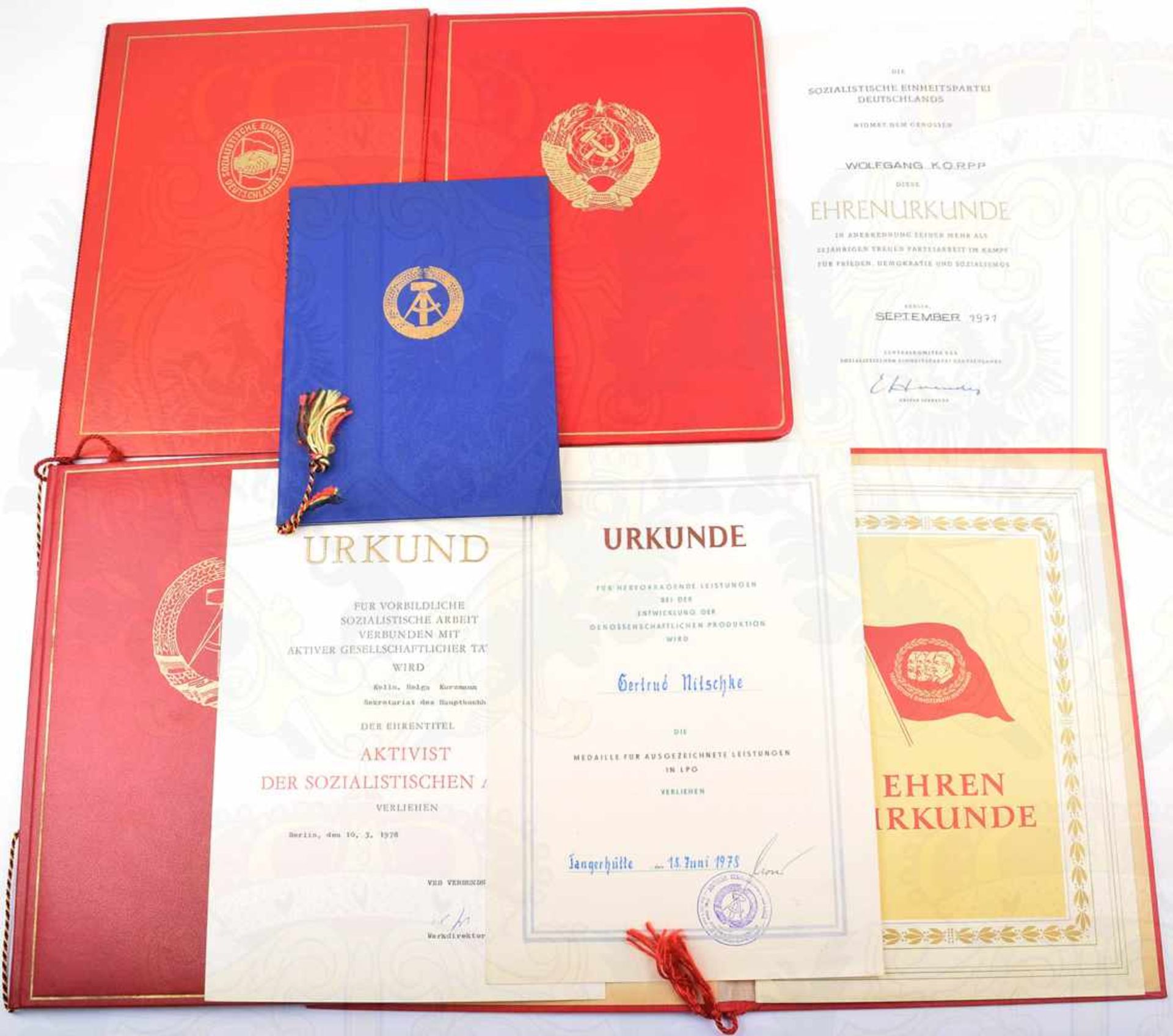 23 URKUNDEN, 1970-1986: Erinnerugnsabz. MfS 25/30/35 Jahre (blanko); Ehrenurk. 25 Jahre SED-