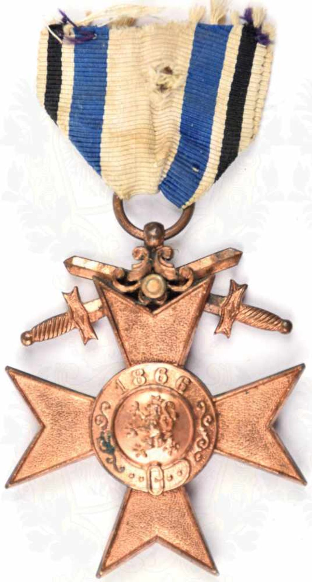 MILITÄRVERDIENSTKREUZ 3. KLASSE MIT SCHWERTERN, 3. Form 1913, Buntmetall/bronziert, etwas gedunkelt, - Bild 2 aus 2