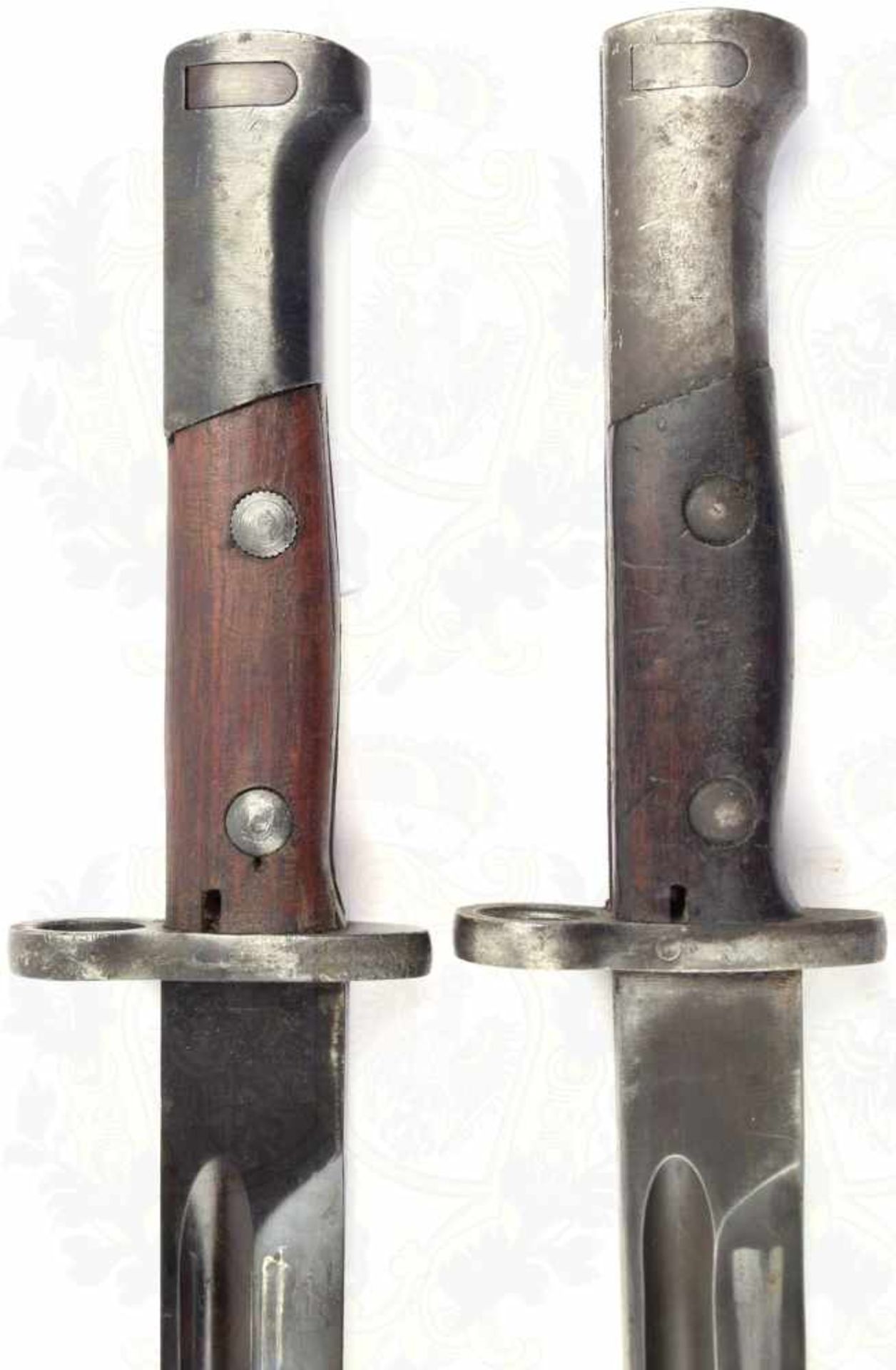 2 BAJONETTE M 24, Belgien Exportmodell, brünierte Klingen, L. 38cm, Griffteile Eisen/brüniert, - Bild 4 aus 4