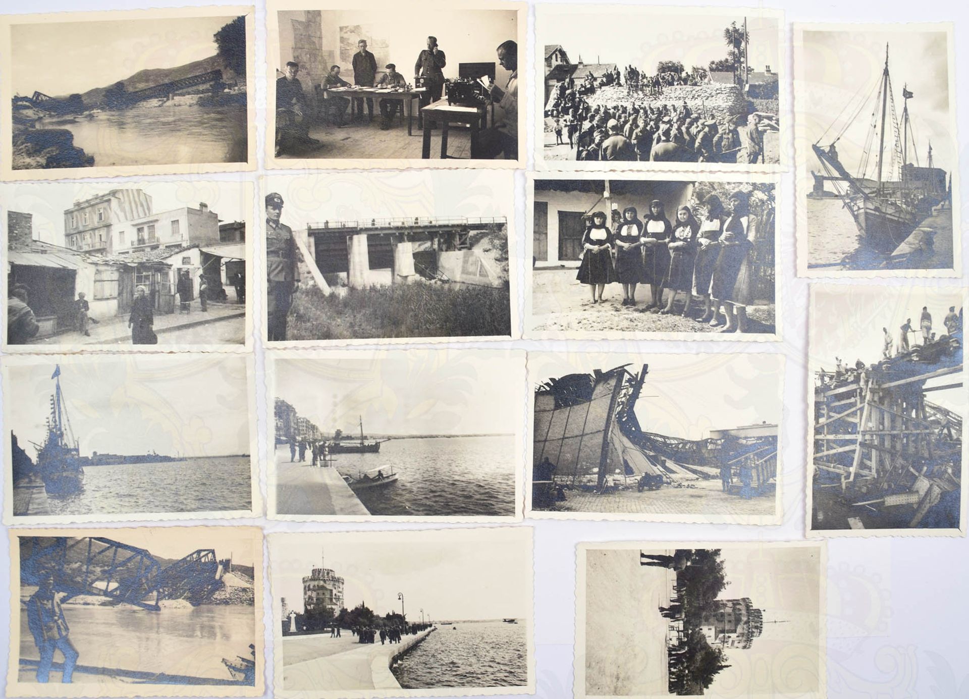 63 FOTOS GRIECHENLAND-FELDZUG 1941, Hafen von Saloniki mit erbeuteten Frachtseglern, gesprengte