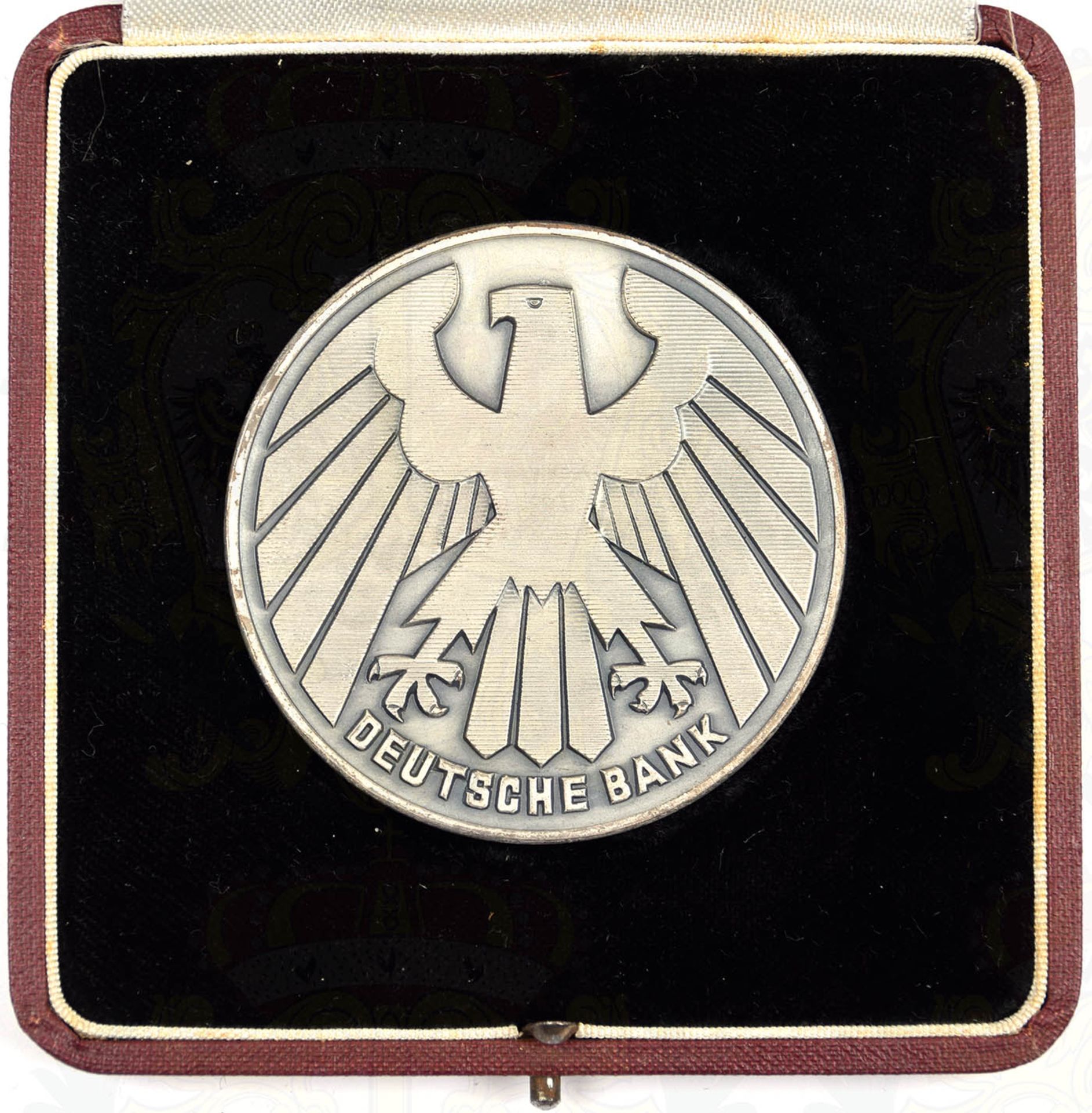 MEDAILLE DEUTSCHE BANK „Für 25 jährige treue Mitarbeit 1916-1941“, Leichtmetall, verslb., relief. - Bild 3 aus 3