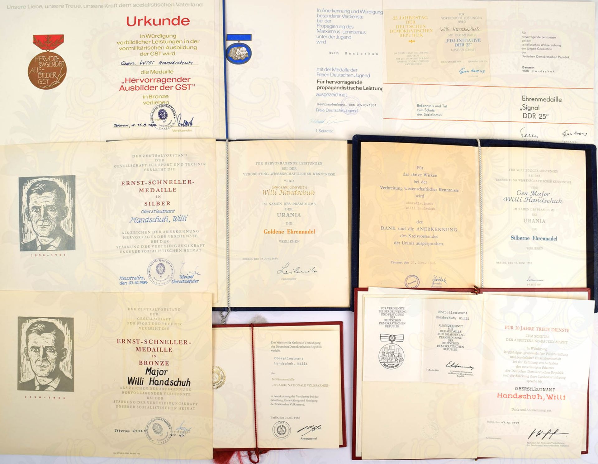 URKUNDENGRUPPE OBERSTLEUTNANT NVA, 1957-1986, Med. Treue Dienste, alle Stufen; Verdienstmedaille