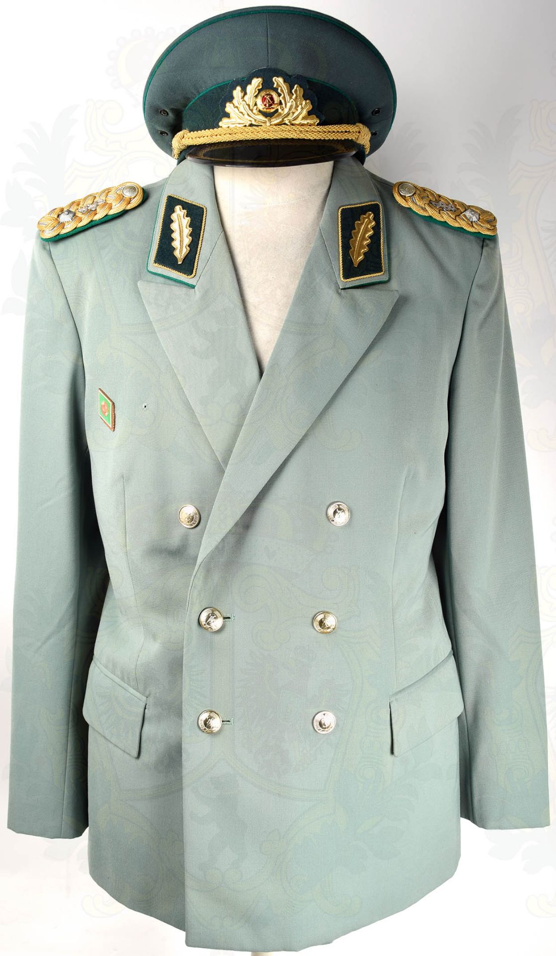 GESELLSCHAFTSUNIFORM GENERALMAJOR DER VP, Uniformrock aus graugrünen Tuch, mit 2 Taschen u. - Bild 3 aus 10