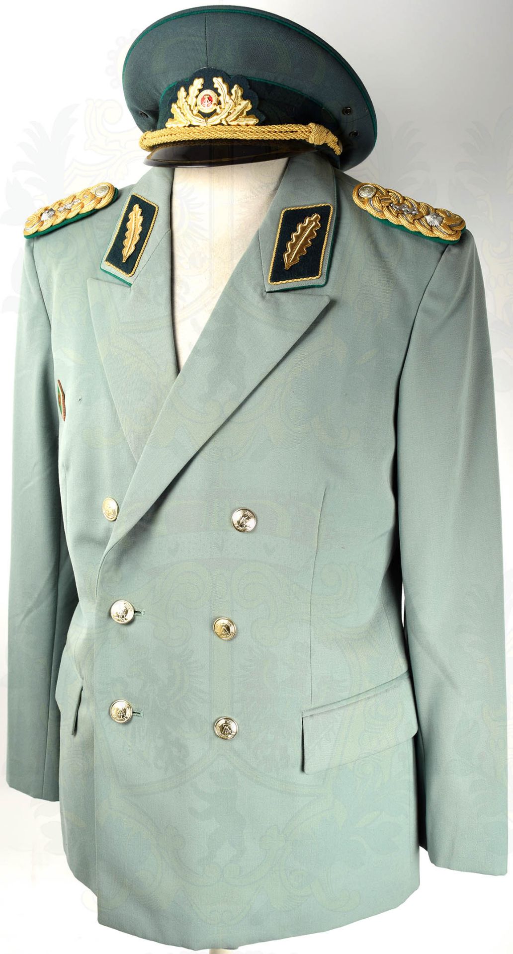GESELLSCHAFTSUNIFORM GENERALMAJOR DER VP, Uniformrock aus graugrünen Tuch, mit 2 Taschen u. - Bild 2 aus 10