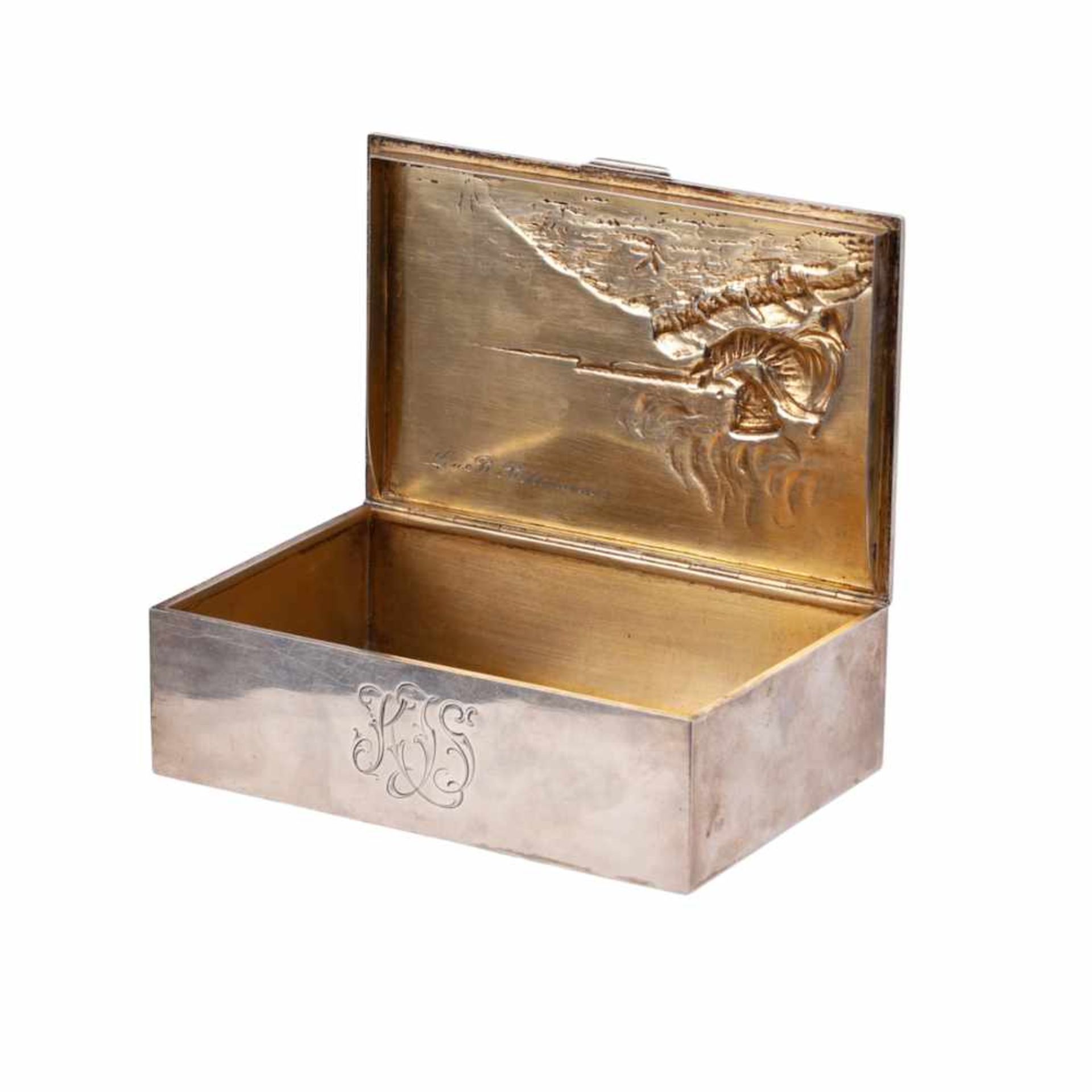 A Russian silver-gilt cigar box "Sniper" - Image 2 of 8