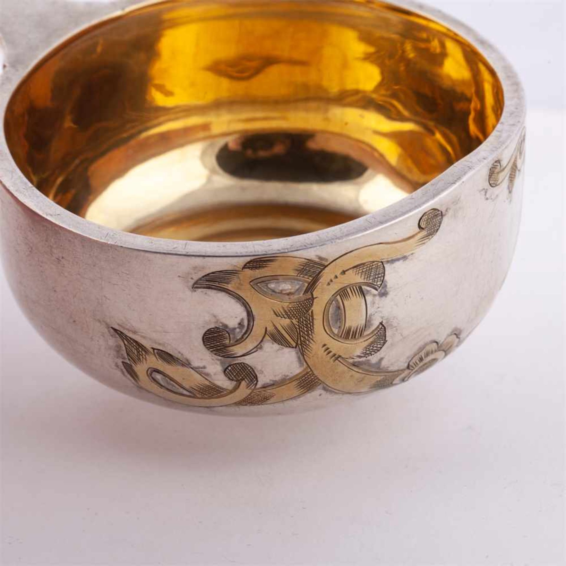 A Russian Art Nouveau silver-gilt kovsh - Bild 4 aus 6