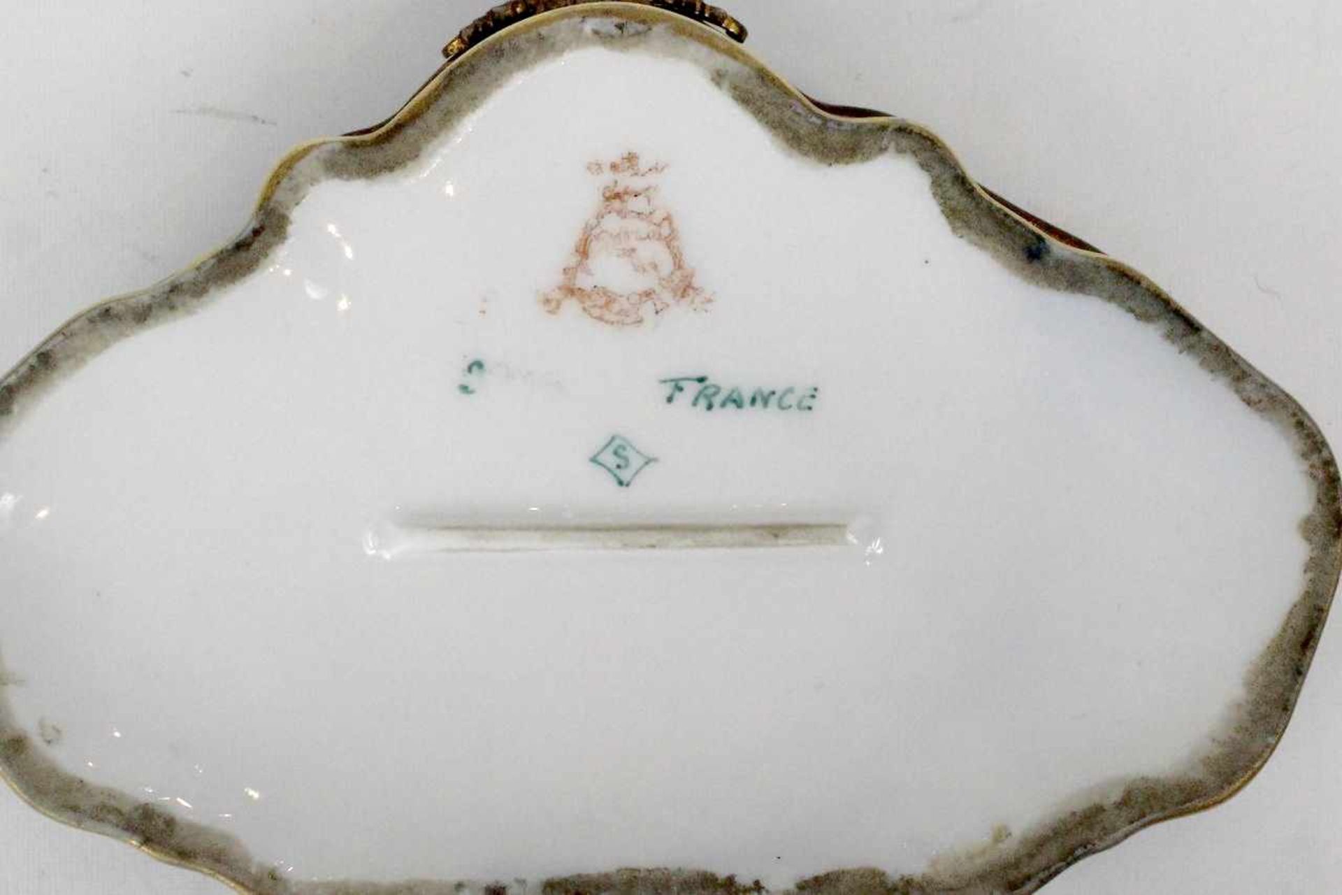 Sevres Porzellan Deckeldose mit Watteau Motiv Frankreich 19.Jhdt - Bild 7 aus 7