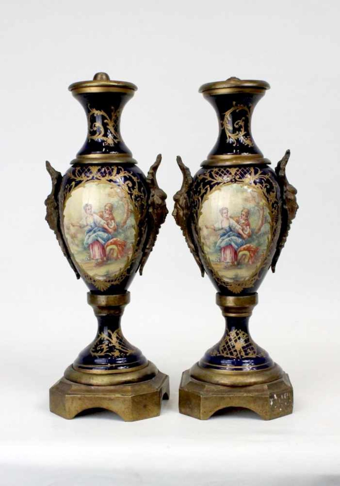 Paar Urnenvasen um 1900