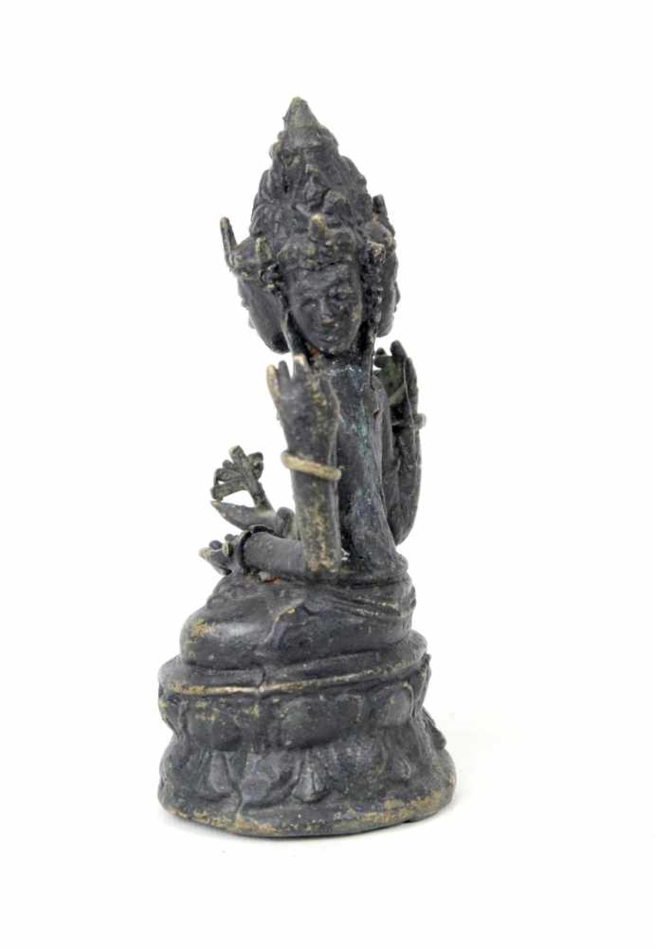 Tibet dreiköpfige sitzende Buddhafigur Bronze 19.Jhdt.< - Image 4 of 5