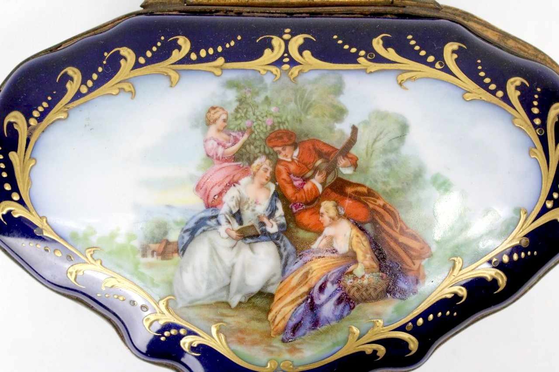 Sevres Porzellan Deckeldose mit Watteau Motiv Frankreich 19.Jhdt - Bild 6 aus 7