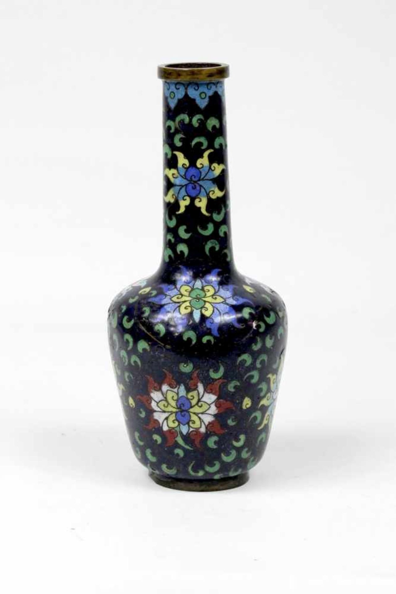 China Blaue Cloisonne-Chrysanthemen Vase frühe Qing Dynastie 17.Jhdt.<